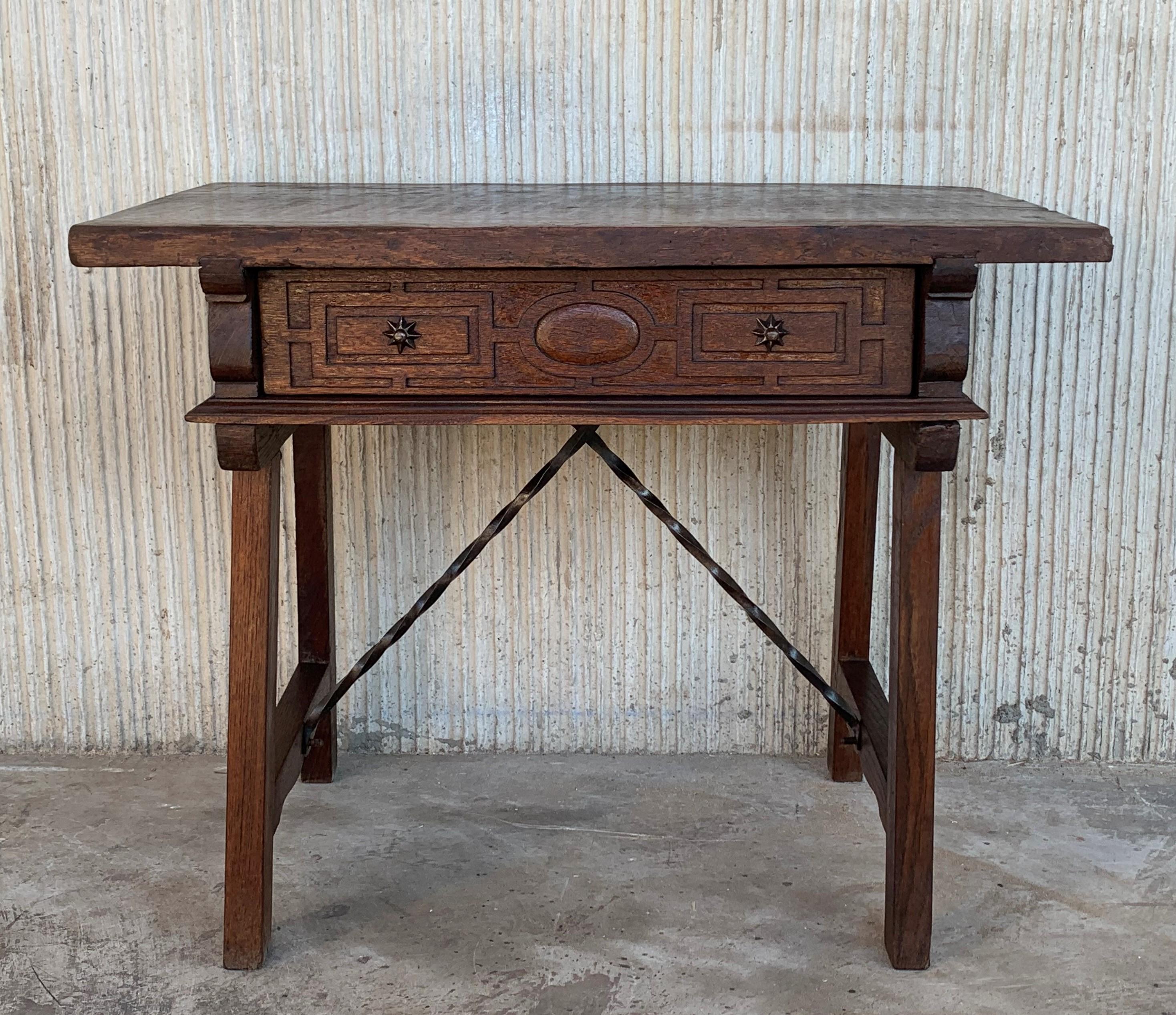 Baroque Spanish 1880s Walnut Side Table or Lady Desk, Carved Legs and Iron Stretcher For Sale