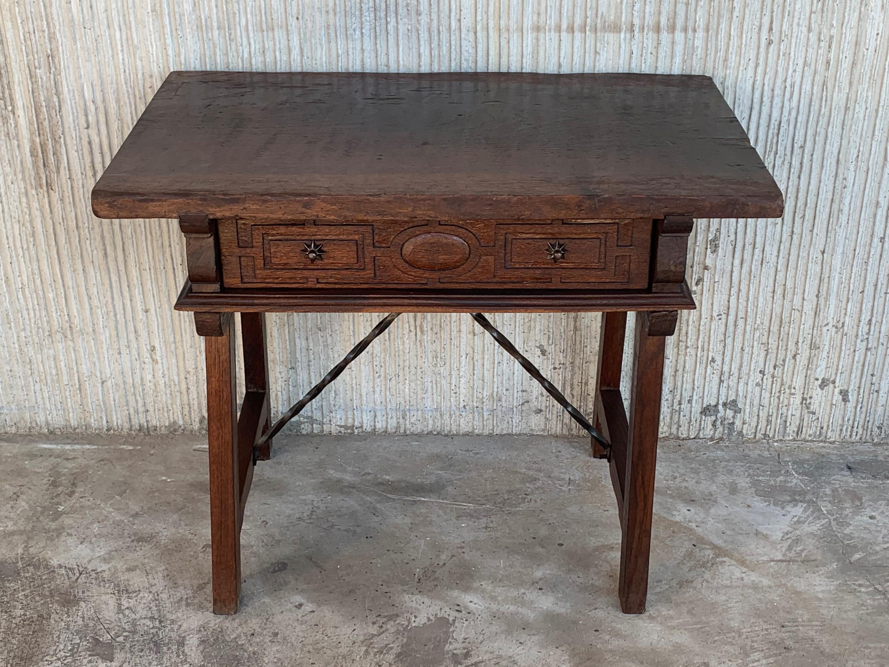 Spanish 1880s Walnut Side Table or Lady Desk, Carved Legs and Iron Stretcher In Good Condition For Sale In Miami, FL