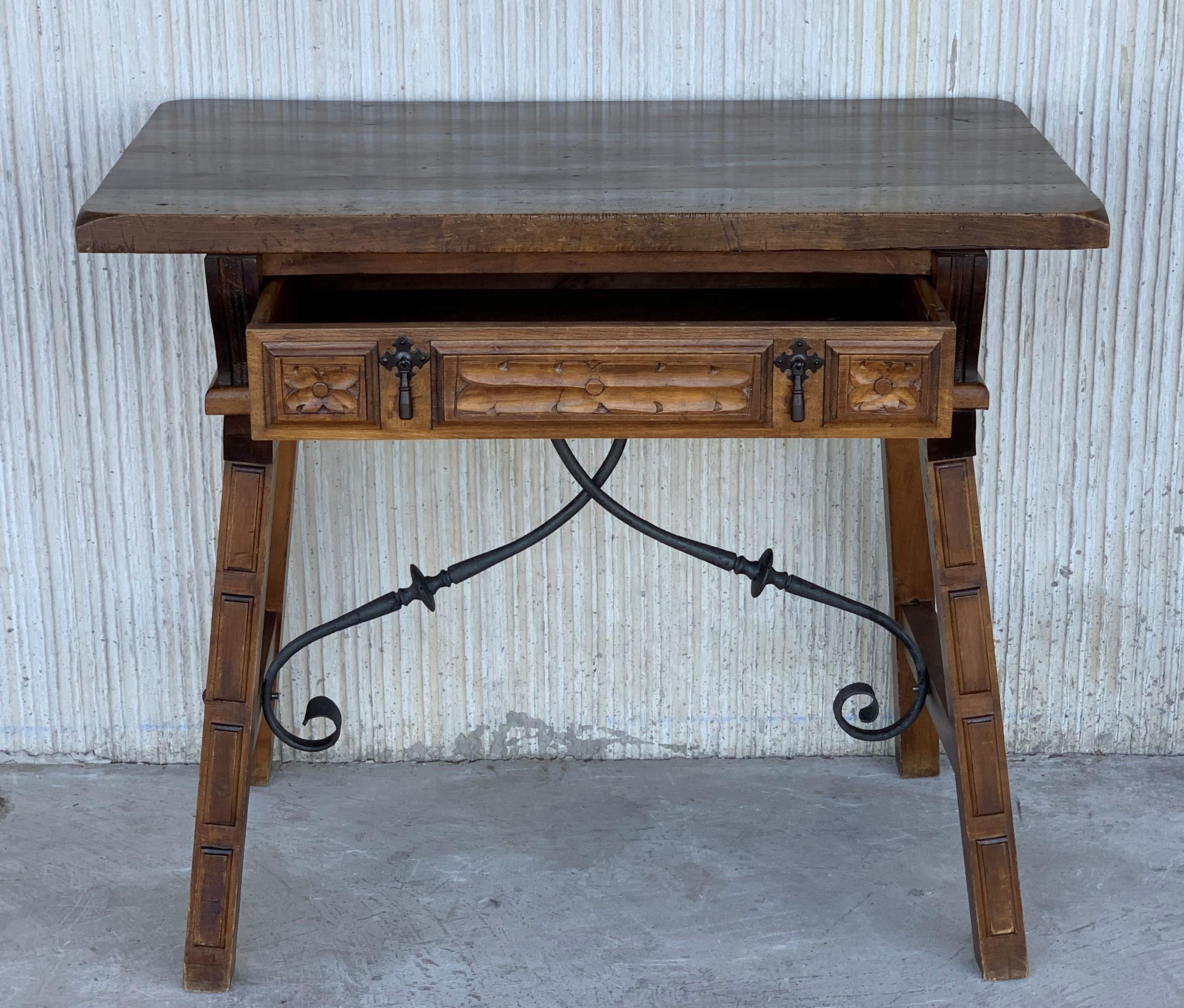 Spanish 1880s Walnut Side Table or Lady Desk, Carved Legs and Iron Stretcher 1