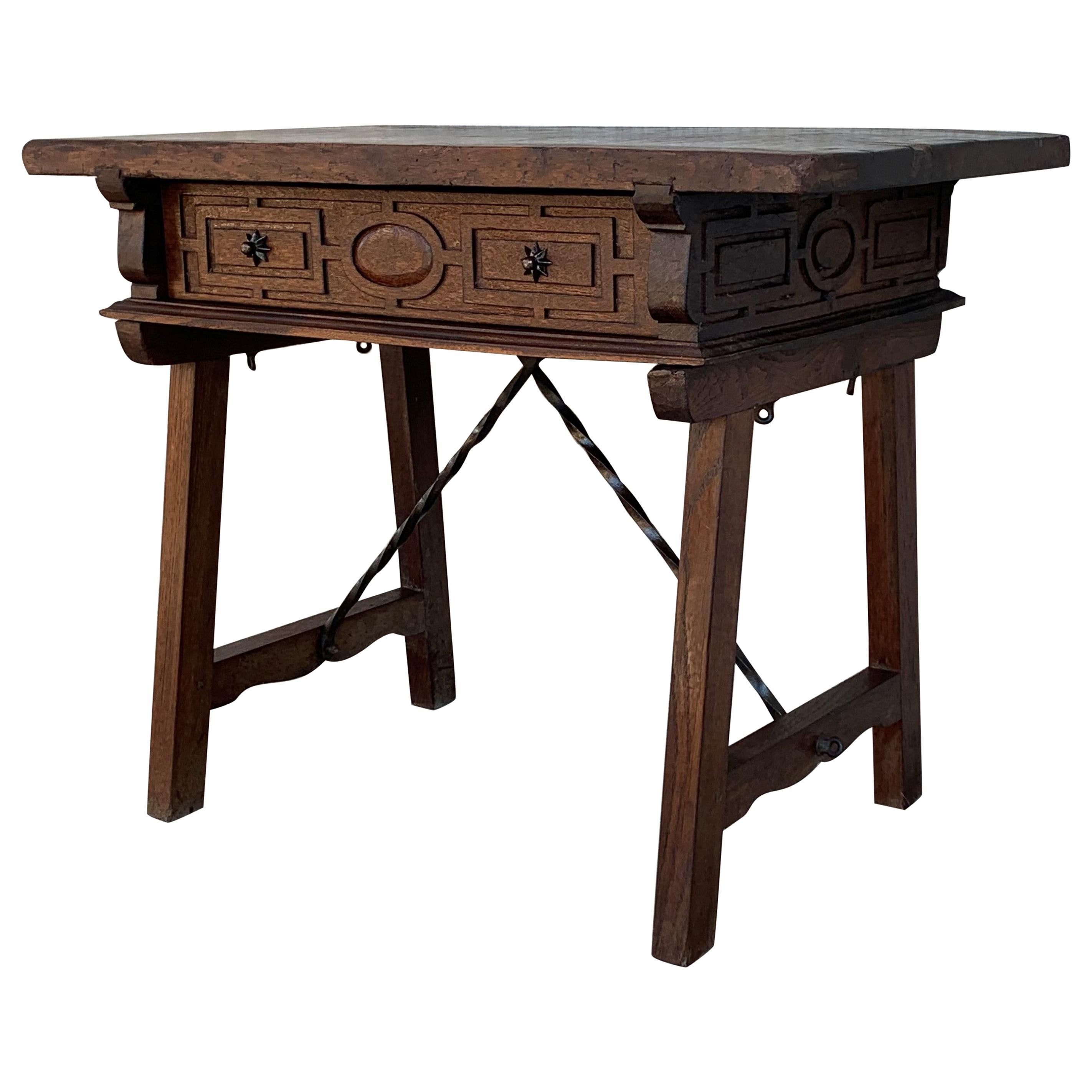 Spanish 1880s Walnut Side Table or Lady Desk, Carved Legs and Iron Stretcher For Sale