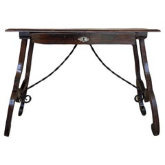 Mesa auxiliar o escritorio de señora de nogal español de 1880, patas de lira y camilla de hierro