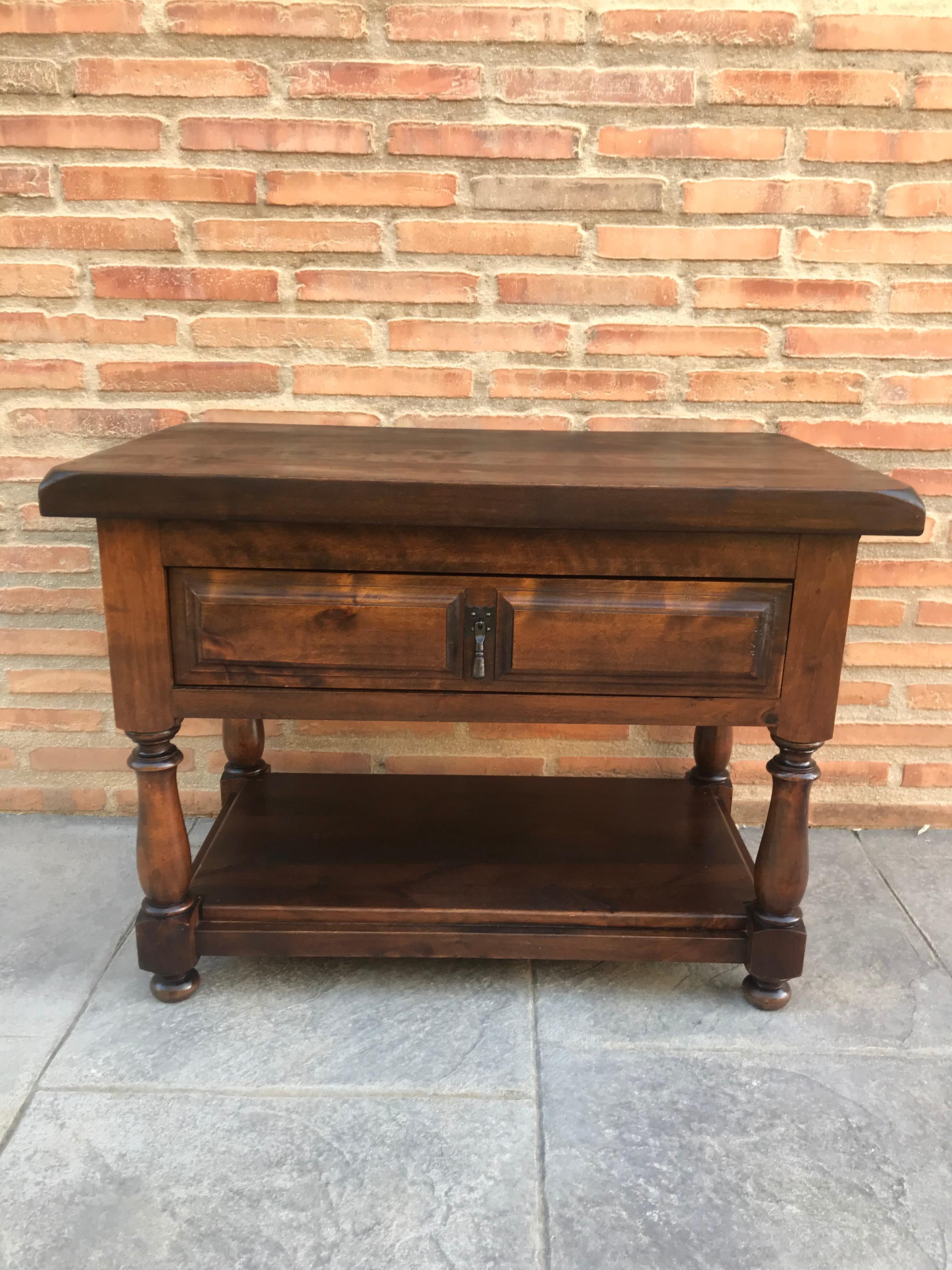 A Spanish walnut side table with single drawer.
This elegant Spanish table features a simple, rectangular top, sitting above a handcut dovetailed drawer.
With its patina, showing the age of the piece, and its elegant lines, this Spanish side