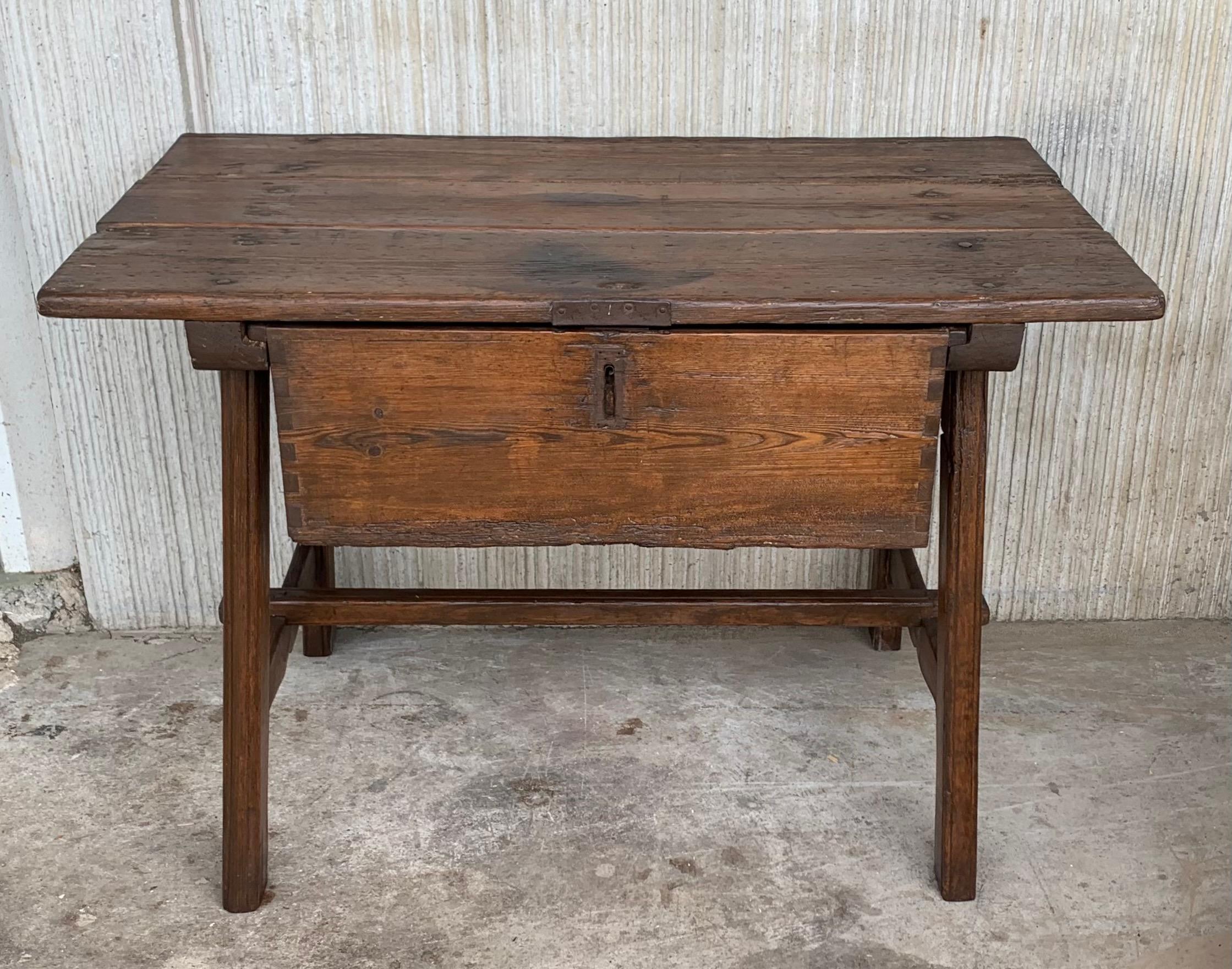 A Spanish walnut side table with single drawer, scalloped apron and trestle legs from the early 19th century. This elegant Spanish table features a simple, rectangular top, sitting above a drawer. The table is raised on an exquisite base, made of
