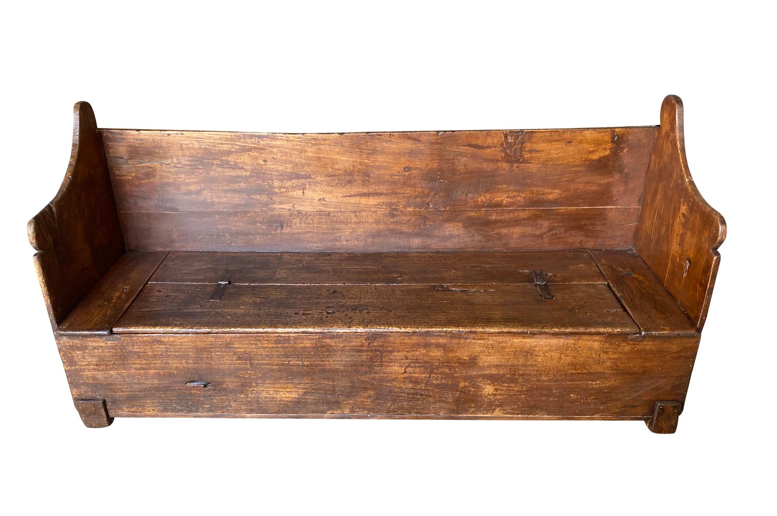 Spanish 18th Century Bench - Trunk In Good Condition For Sale In Atlanta, GA