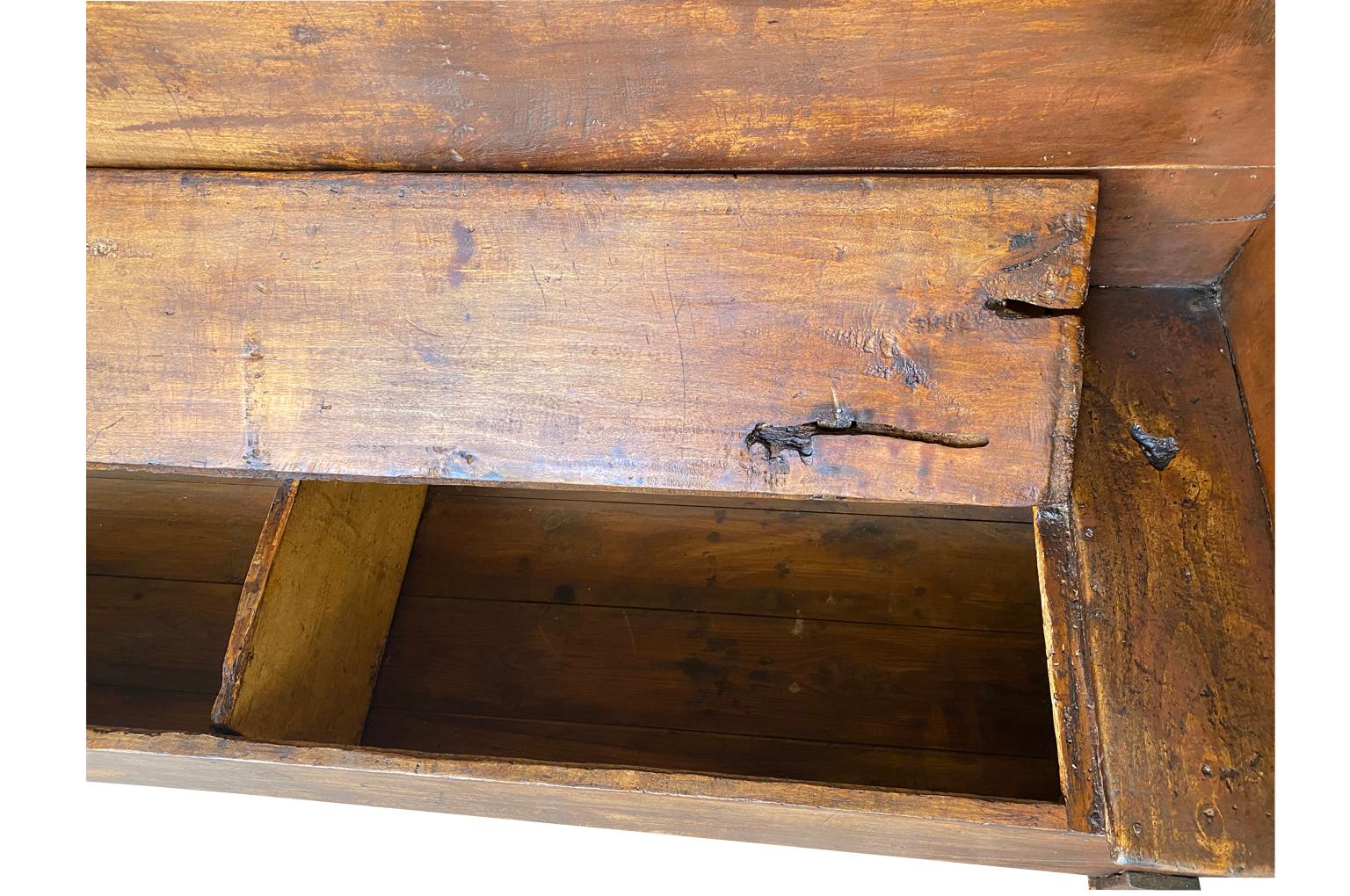Spanish 18th Century Bench - Trunk For Sale 3