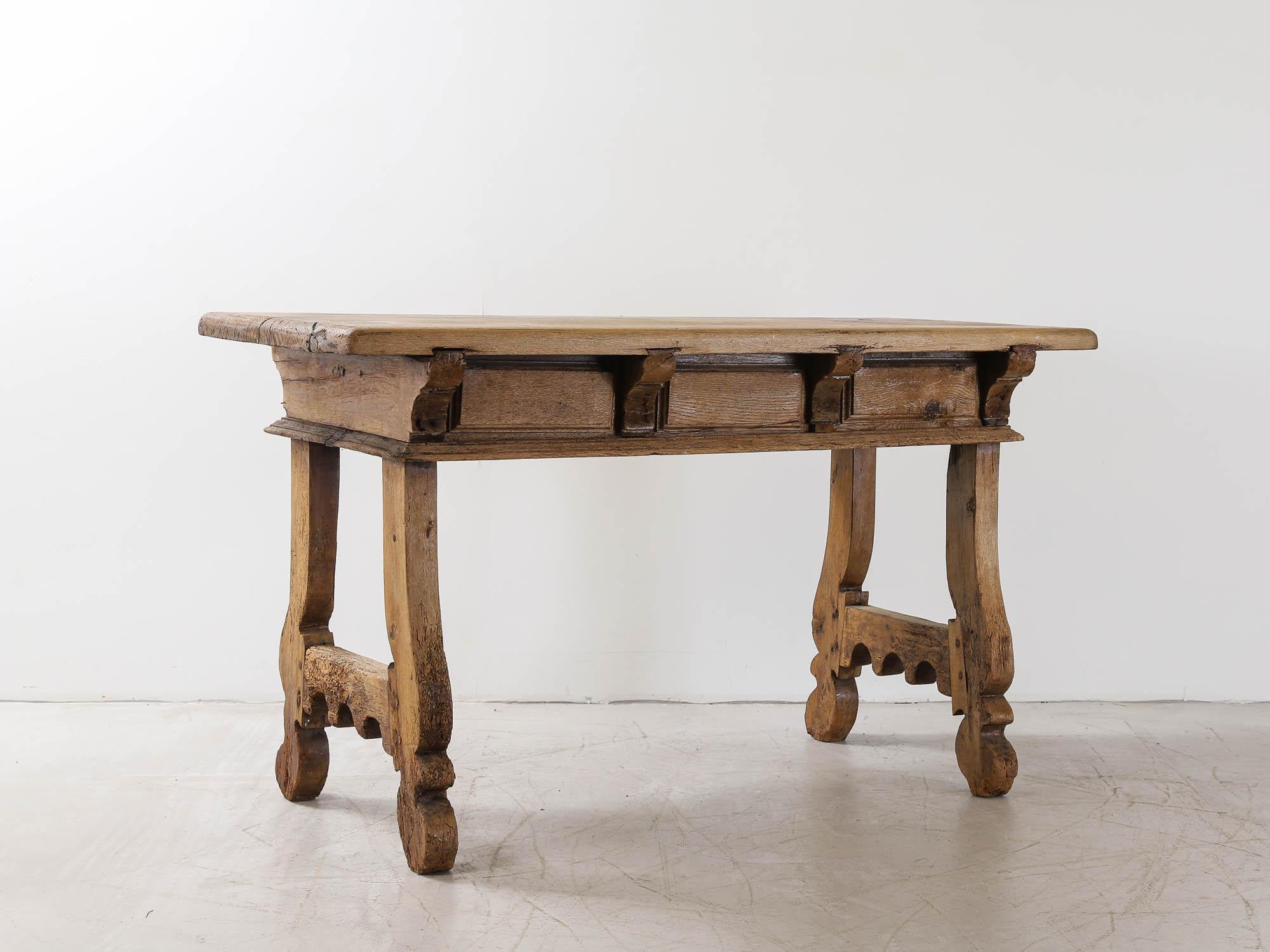 Spanish 18th Century Carved Walnut Table For Sale 1