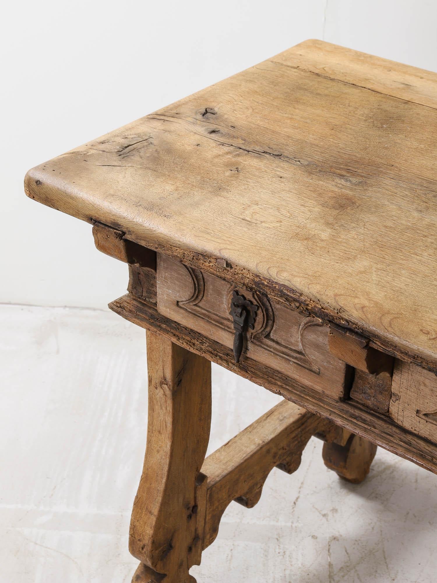 Spanish 18th Century Carved Walnut Table For Sale 3