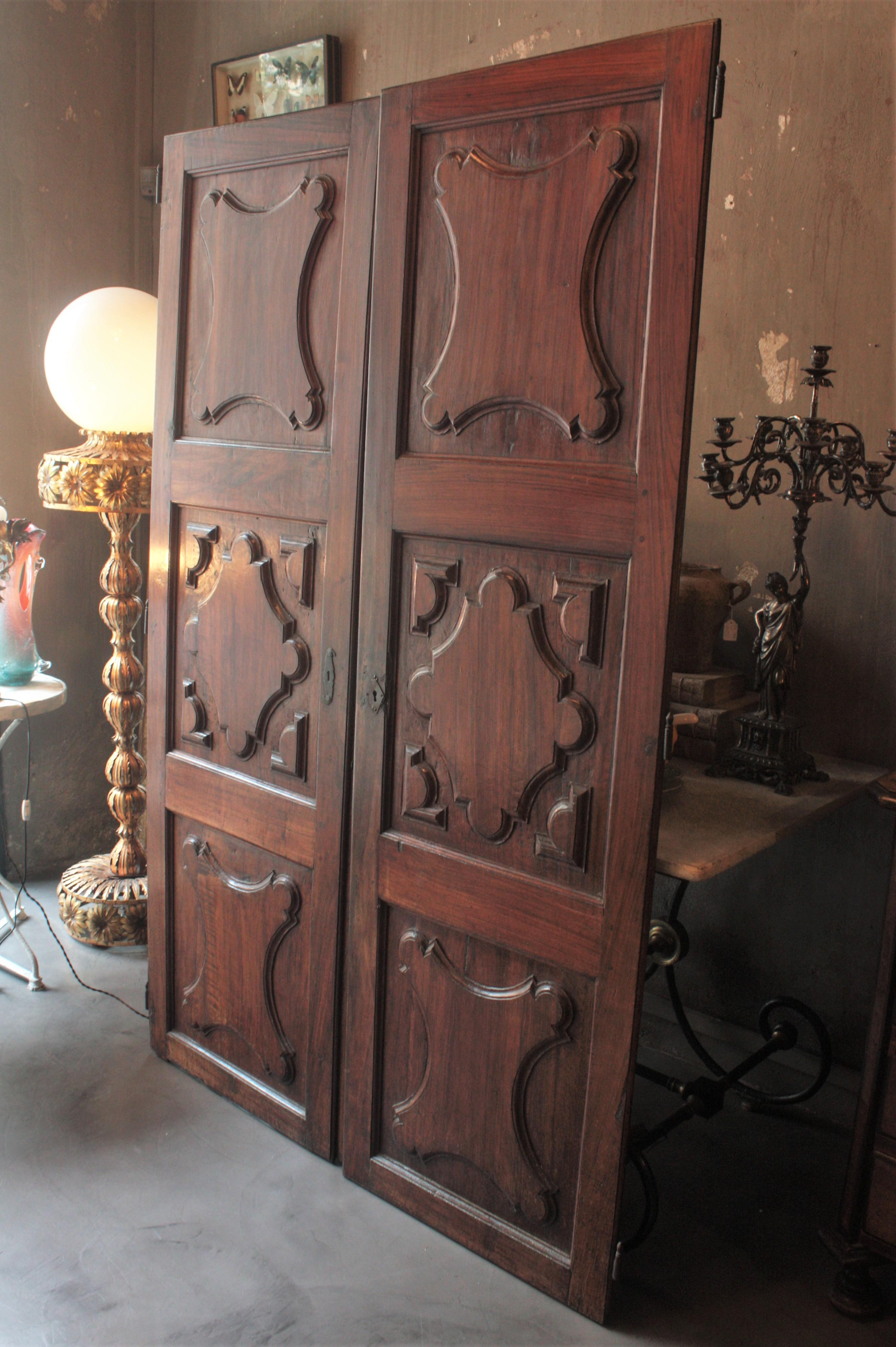 Single Left Side Carved Walnut Wood Door In Good Condition In Barcelona, ES