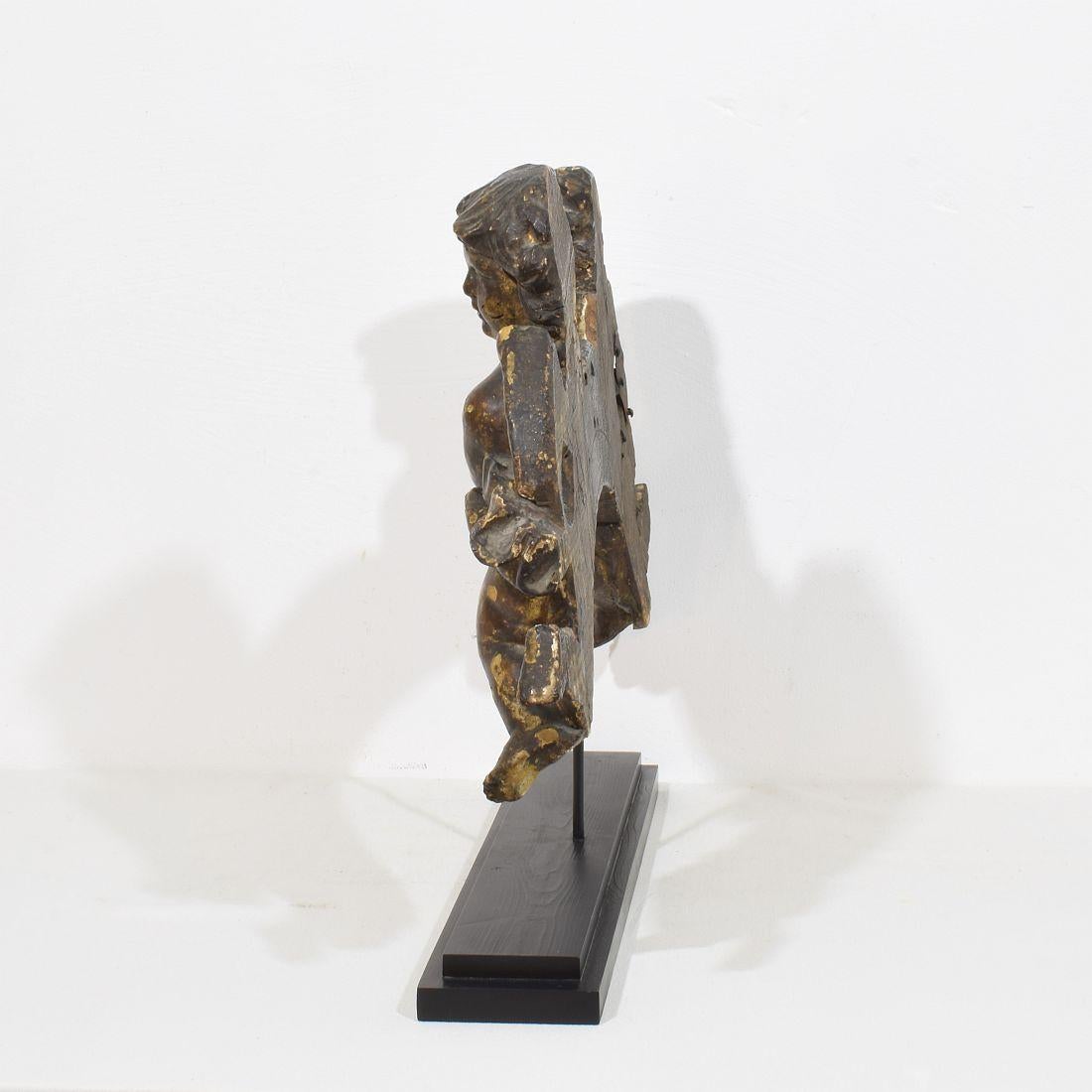 Angelo barocco spagnolo in legno intagliato del XVIII secolo  Frammento In condizioni discrete in vendita a Buisson, FR