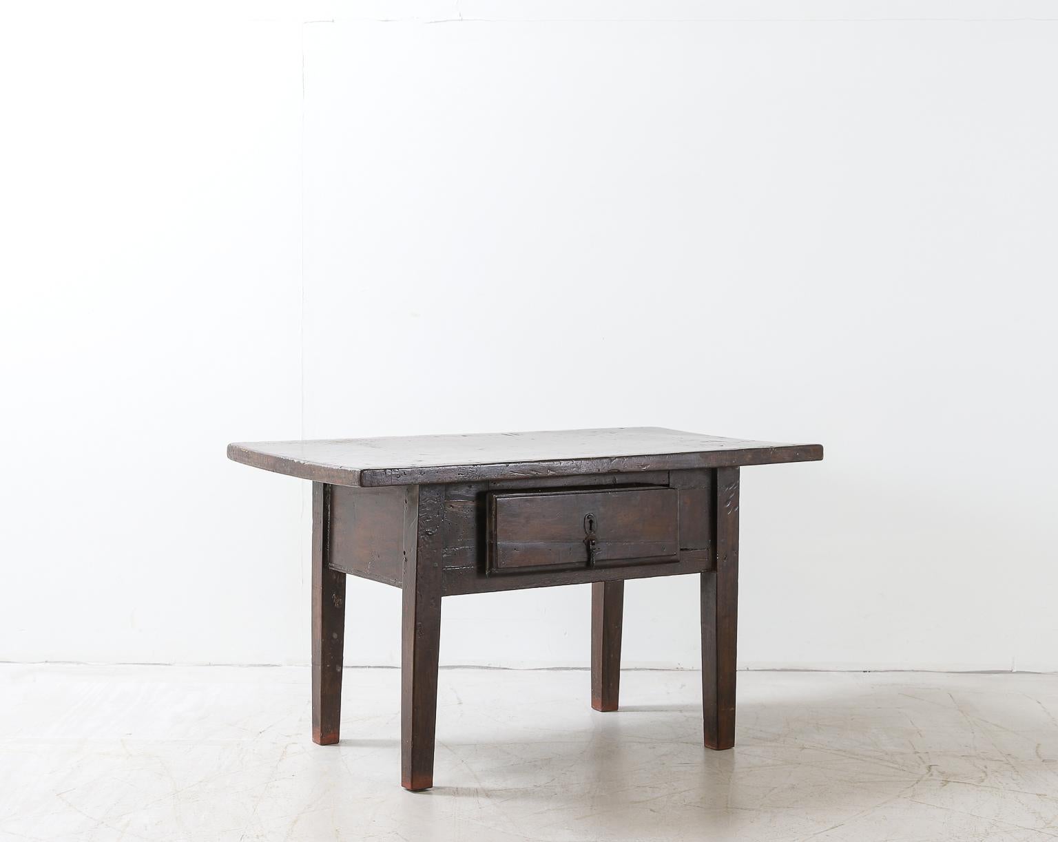Spanish 18th Century Dark Walnut Single Drawer Table For Sale 1