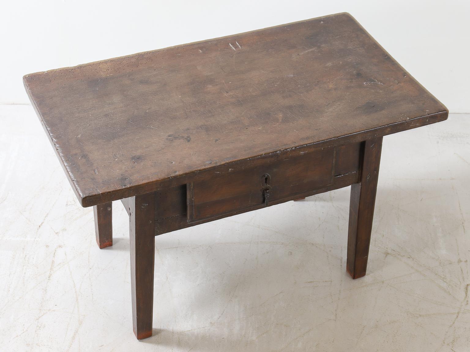 Spanish 18th Century Dark Walnut Single Drawer Table For Sale 2
