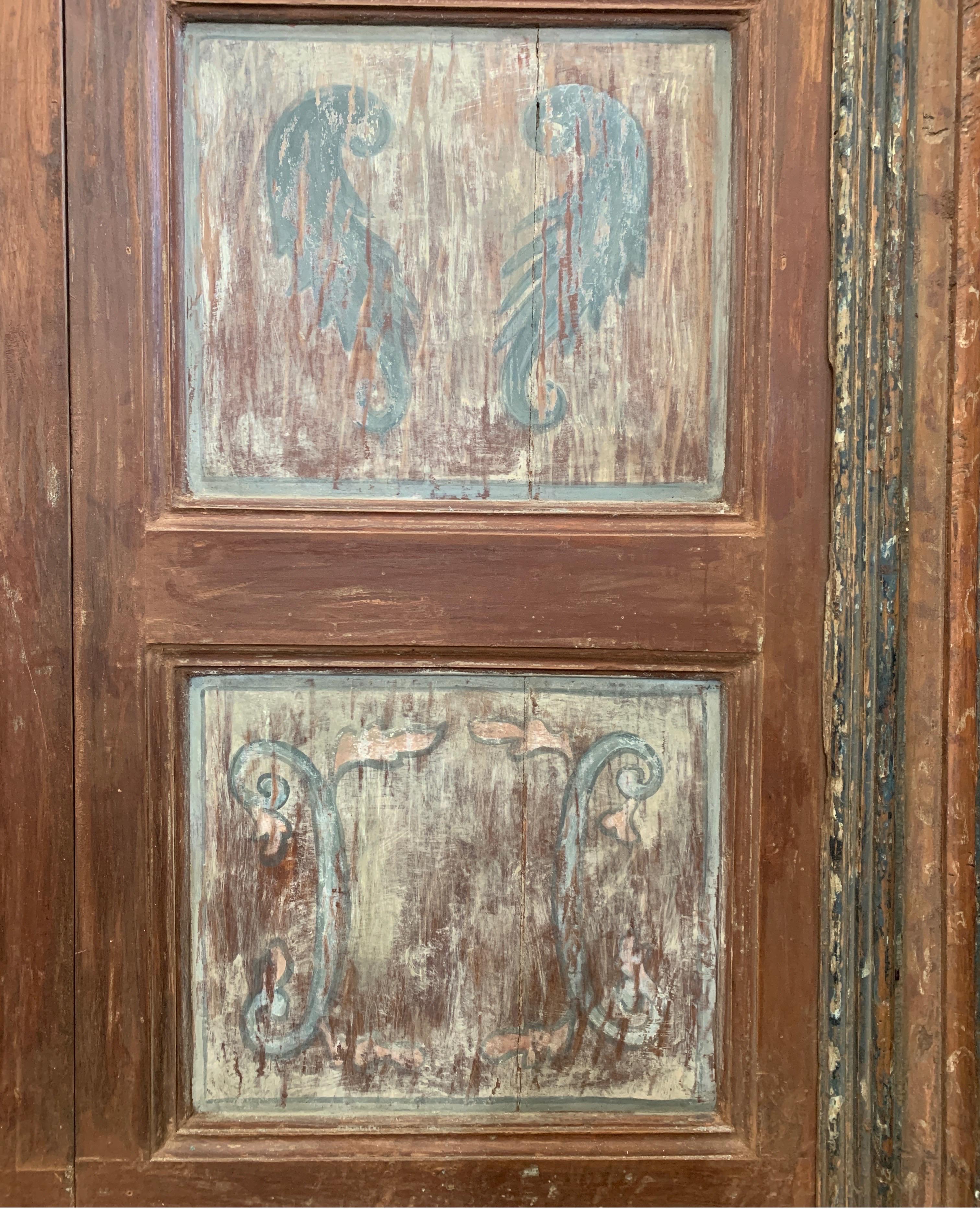Spanische Türen aus dem 18. Jahrhundert mit polychromer Bemalung und blauer Umrandung im Angebot 7