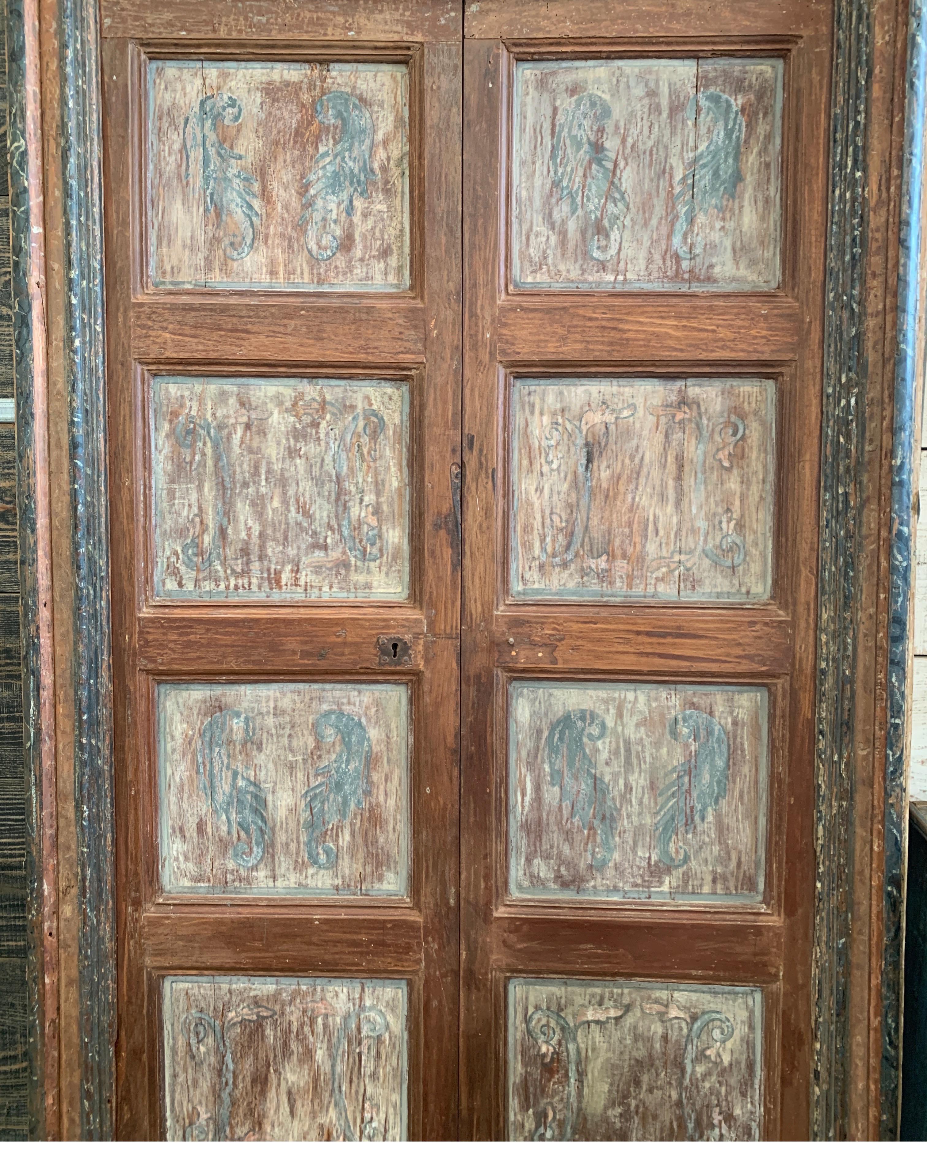 Spanische Türen aus dem 18. Jahrhundert mit polychromer Bemalung und blauer Umrandung im Angebot 9