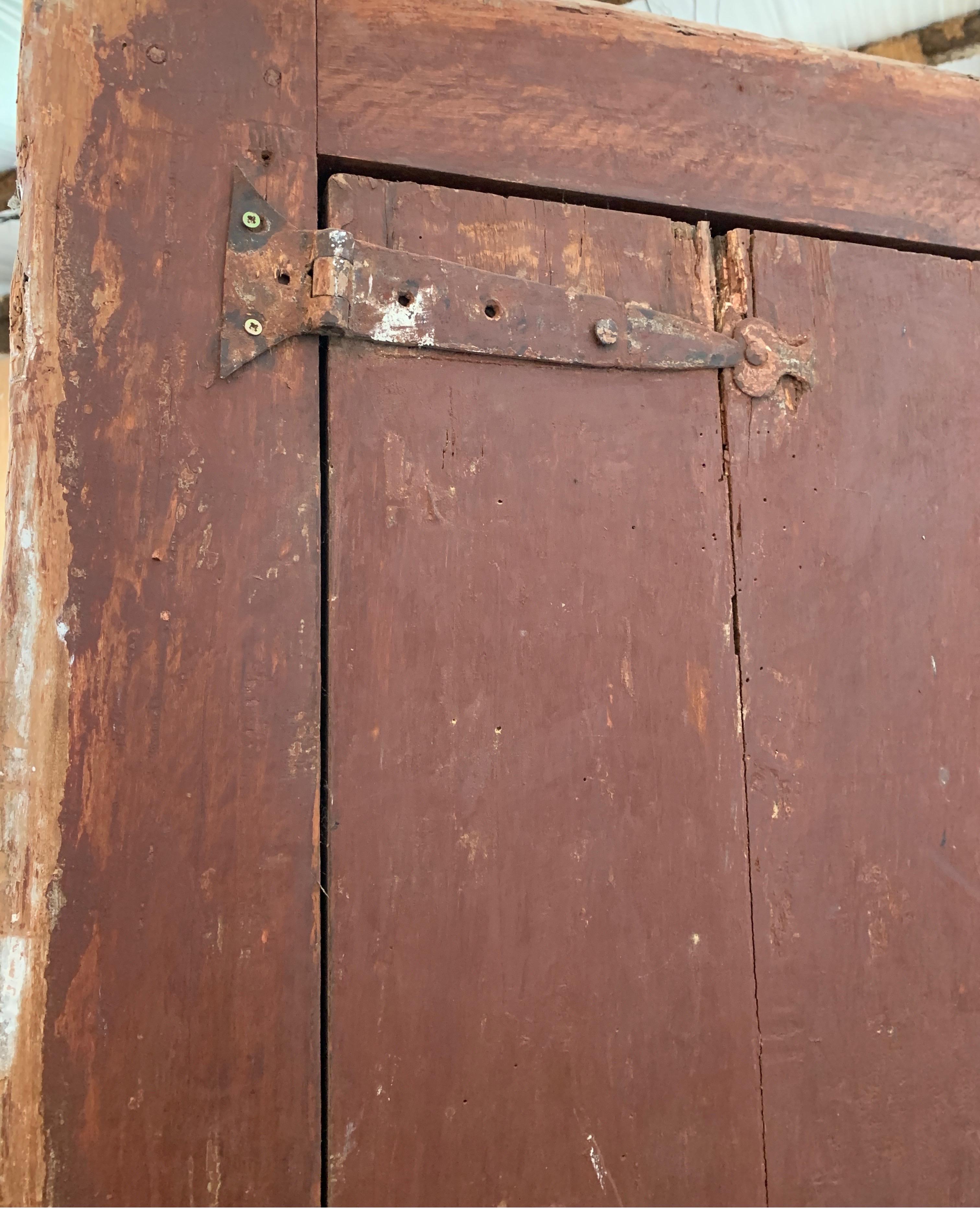Spanische Türen aus dem 18. Jahrhundert mit polychromer Bemalung und blauer Umrandung im Angebot 3