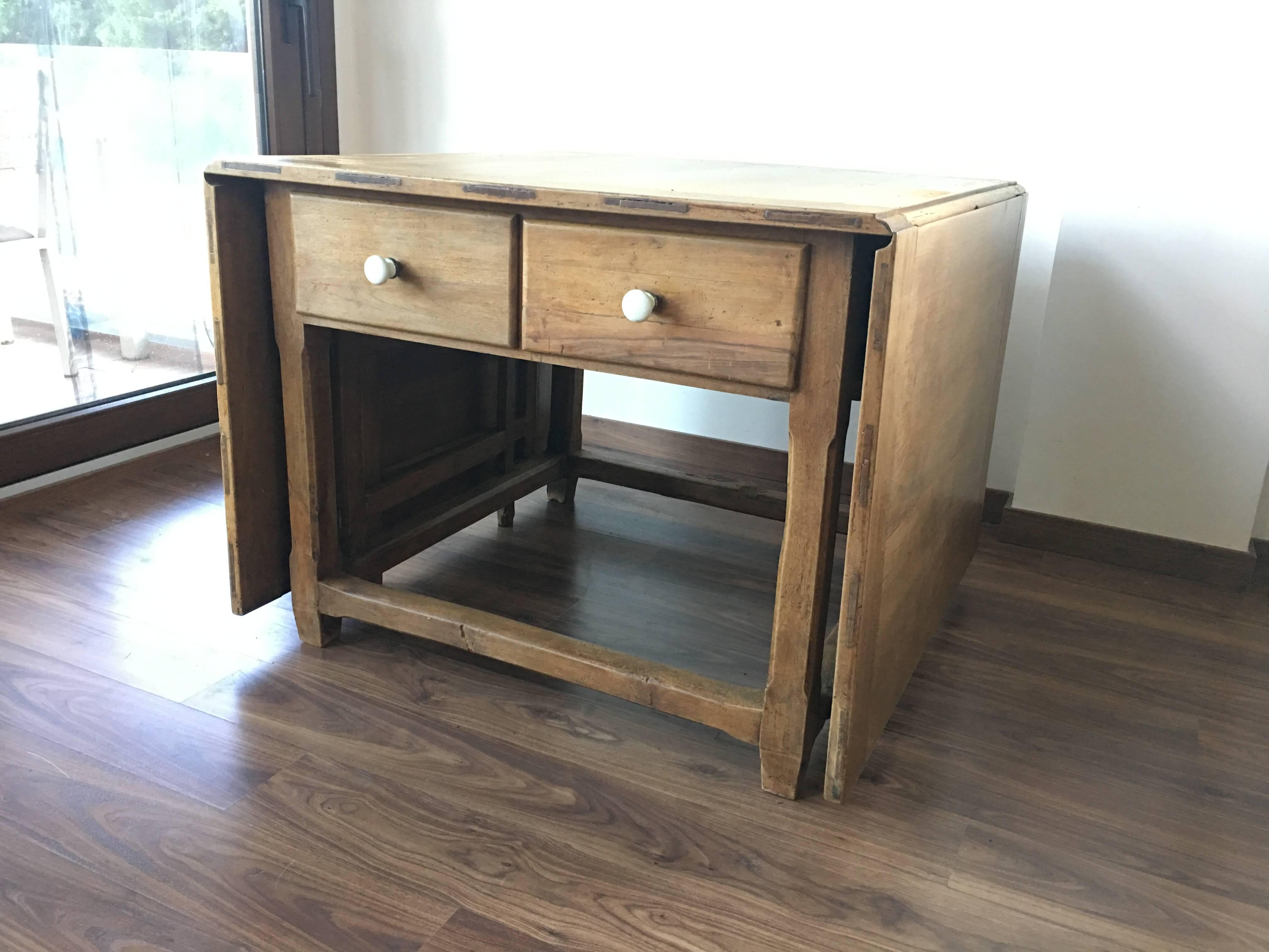 Spanish, 18th Century Drop-Leaf Table with Four Gate-Leg and Three Drawers For Sale 2