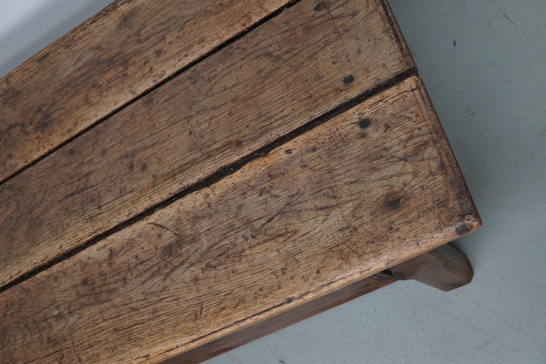 Table basse en châtaignier rustique espagnole du 18e siècle en vente 4