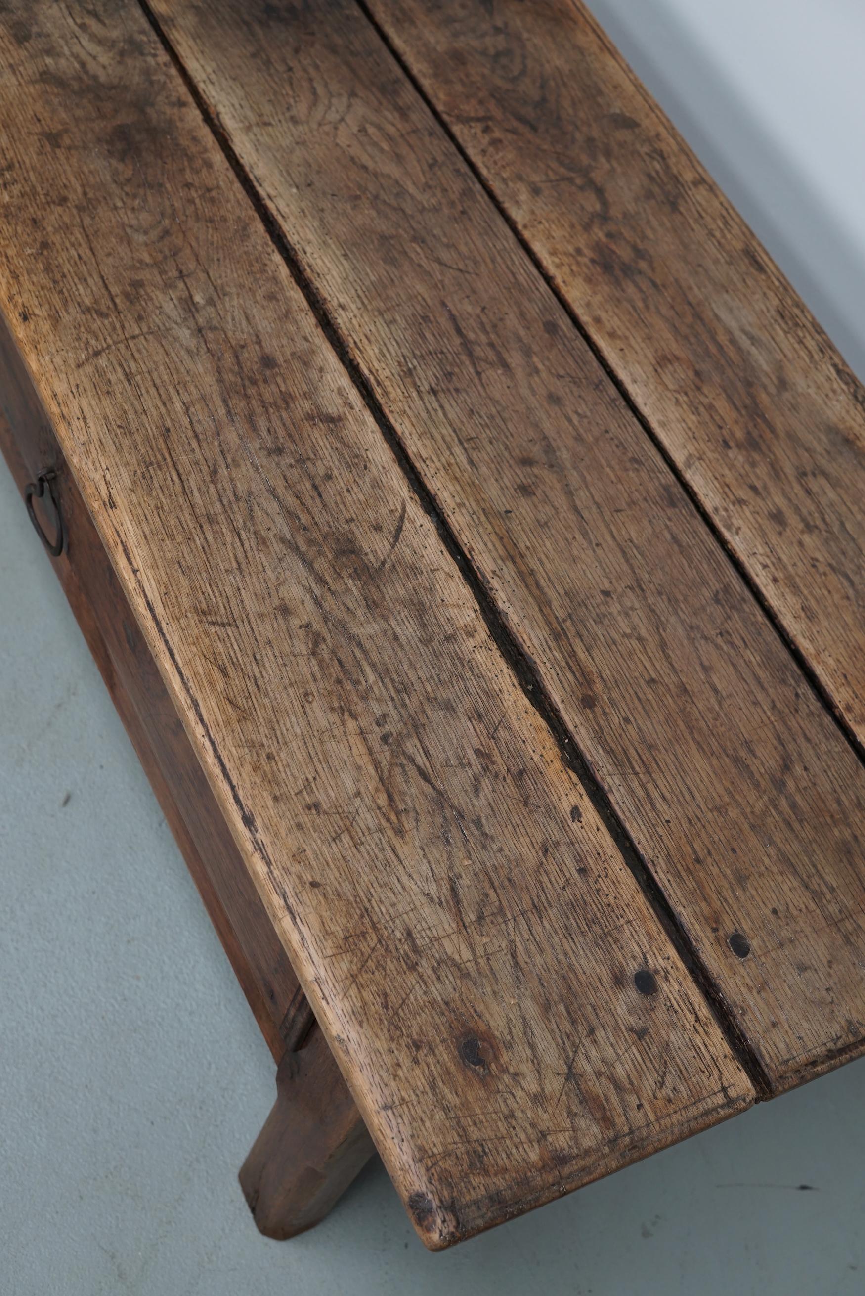 Table basse en châtaignier rustique espagnole du 18e siècle en vente 5