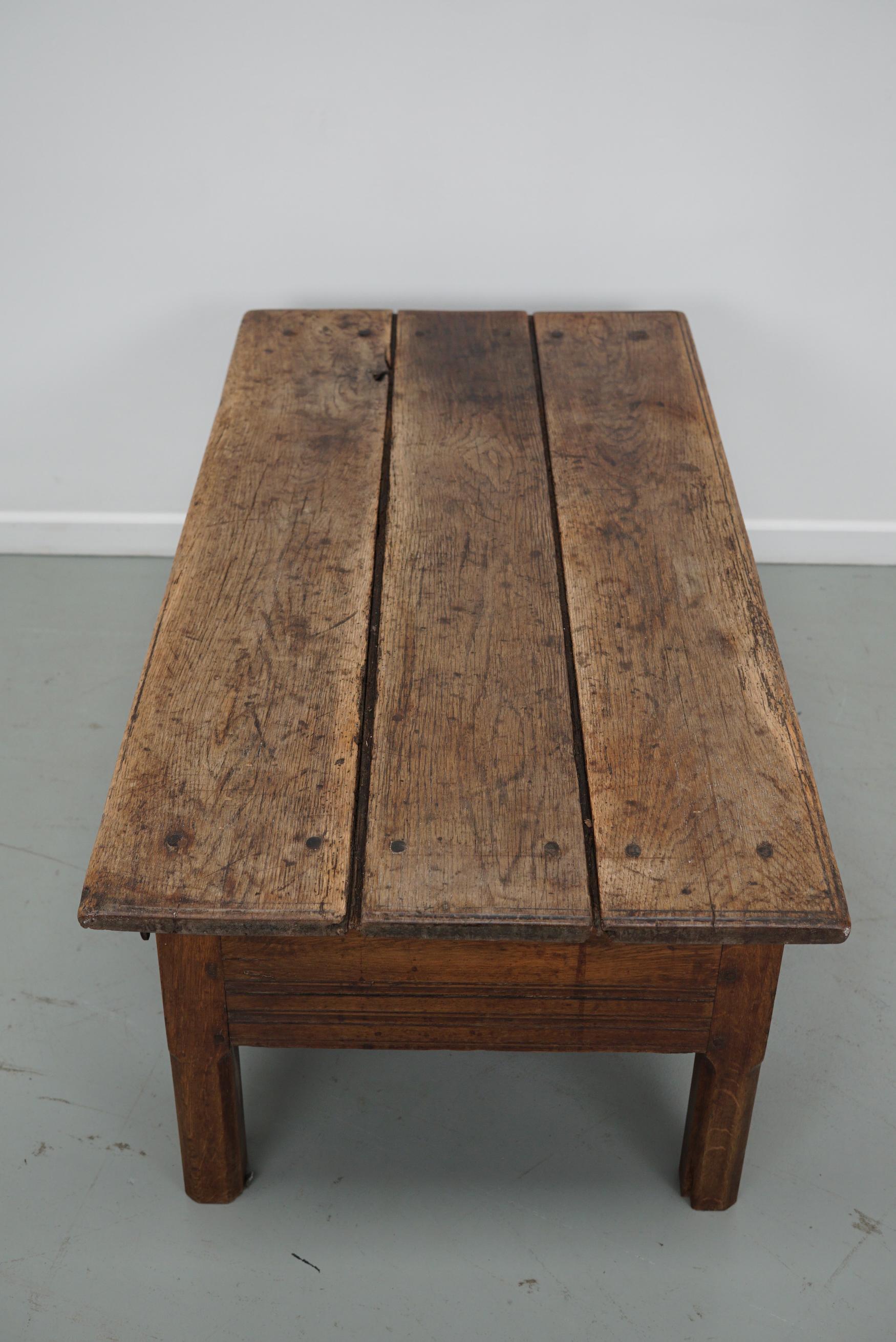 Table basse en châtaignier rustique espagnole du 18e siècle en vente 8
