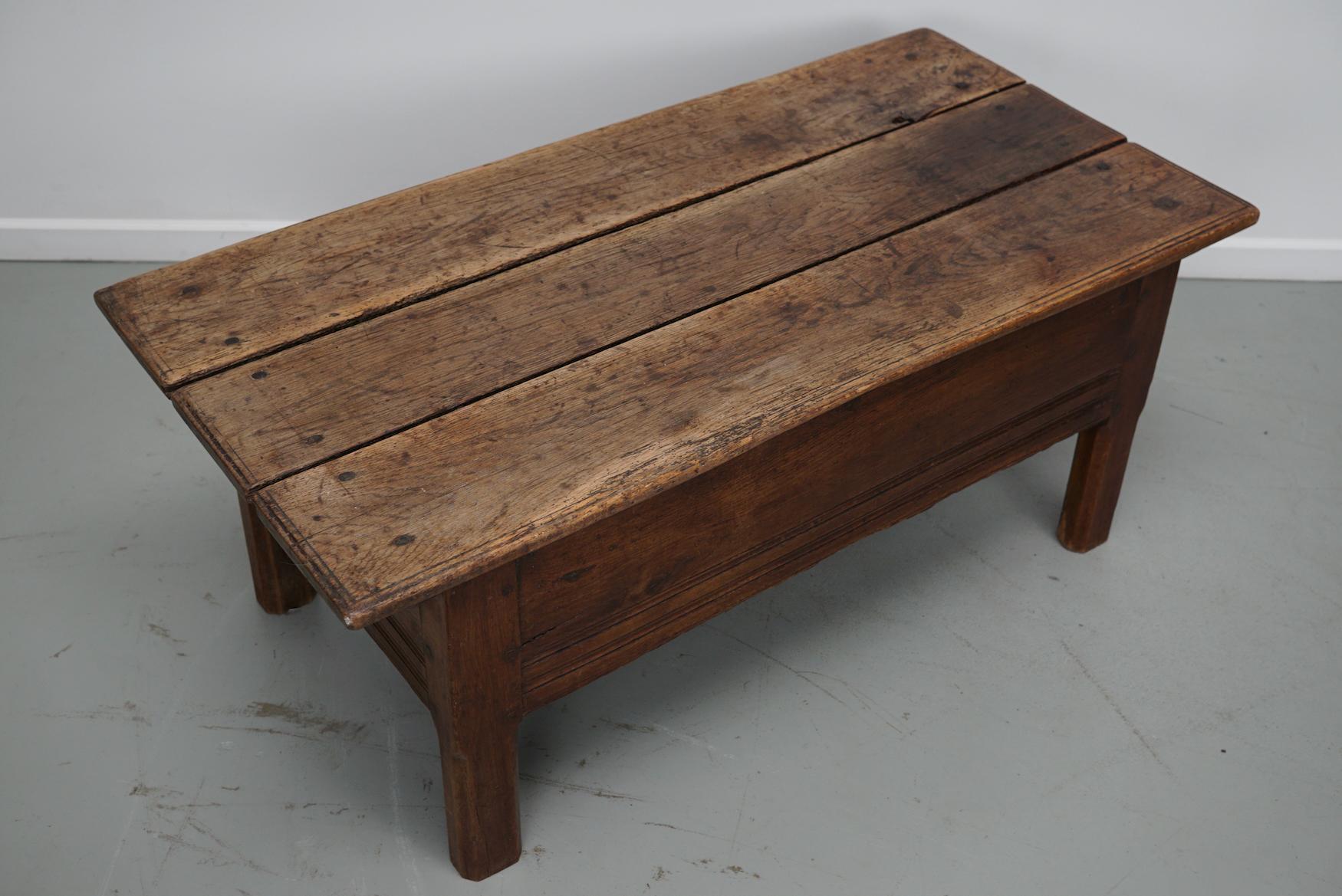 Table basse en châtaignier rustique espagnole du 18e siècle en vente 10