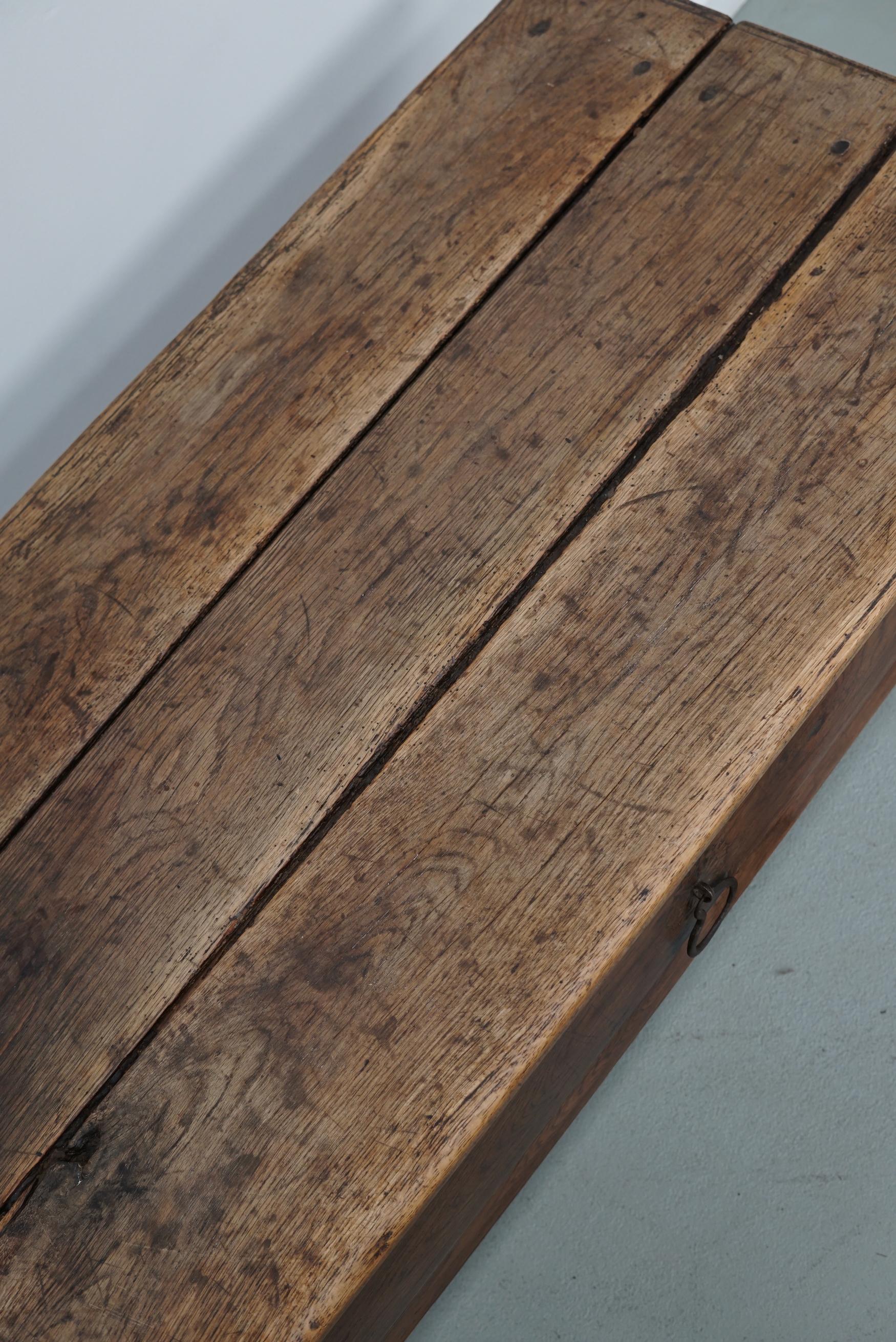 Table basse en châtaignier rustique espagnole du 18e siècle en vente 1