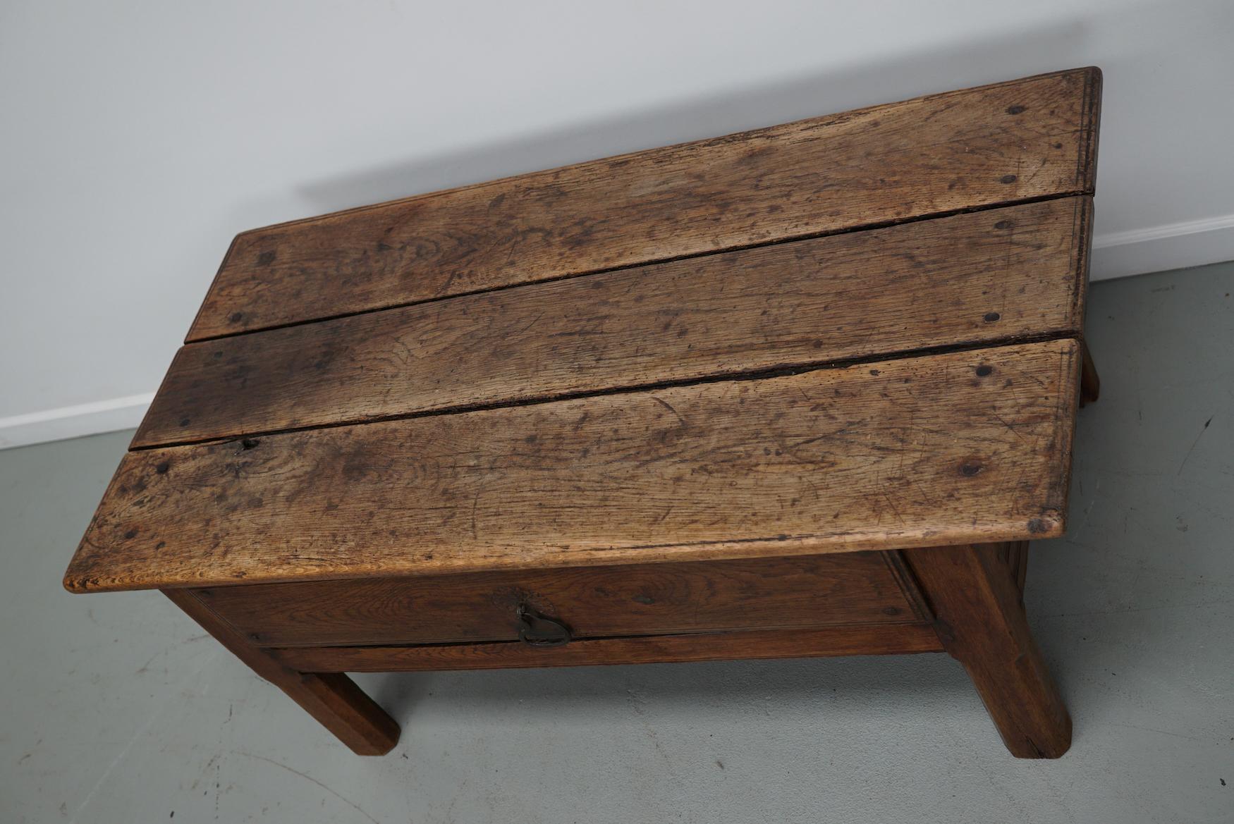 Table basse en châtaignier rustique espagnole du 18e siècle en vente 3