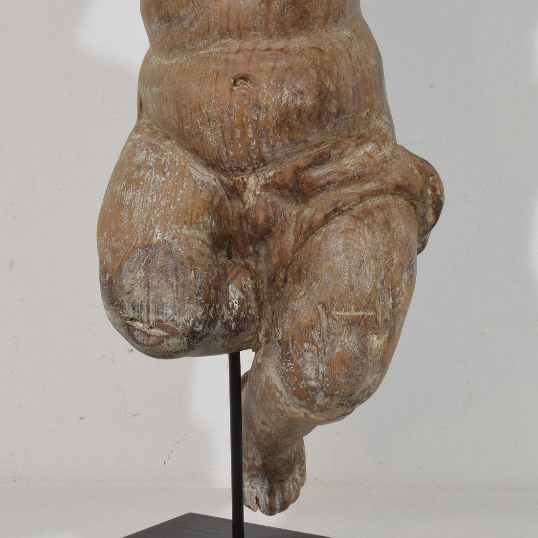Angelo barocco spagnolo in legno intagliato a mano del XVIII secolo in vendita 5