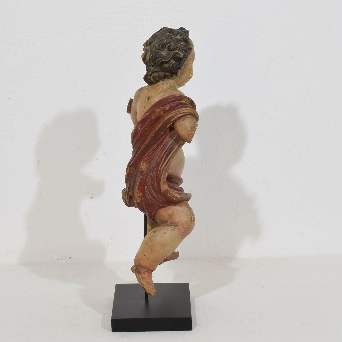 Spanischer Barockengel aus Holz, 18. Jahrhundert, handgeschnitzt im Zustand „Gut“ im Angebot in Buisson, FR