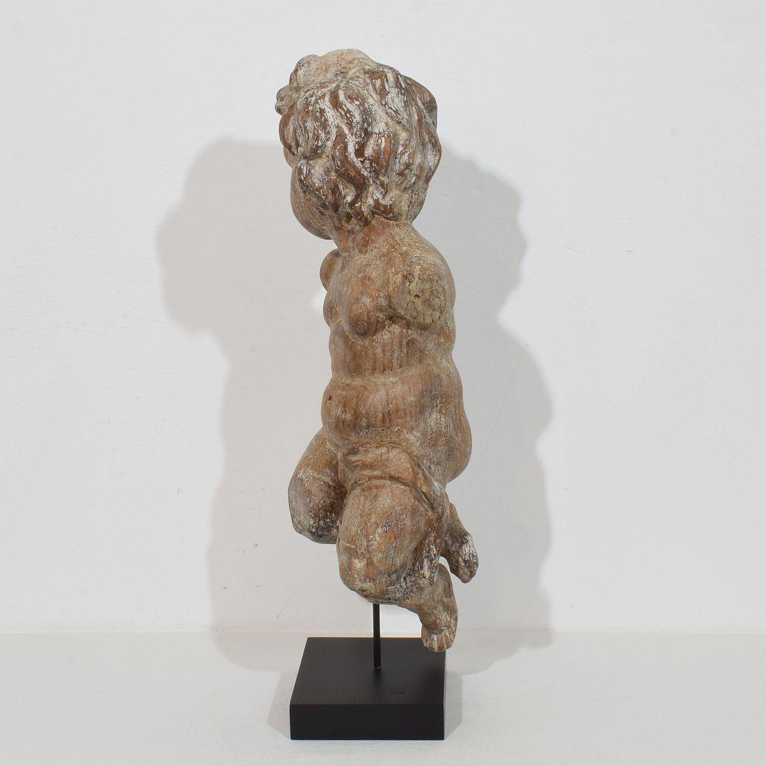 Angelo barocco spagnolo in legno intagliato a mano del XVIII secolo In condizioni buone in vendita a Buisson, FR