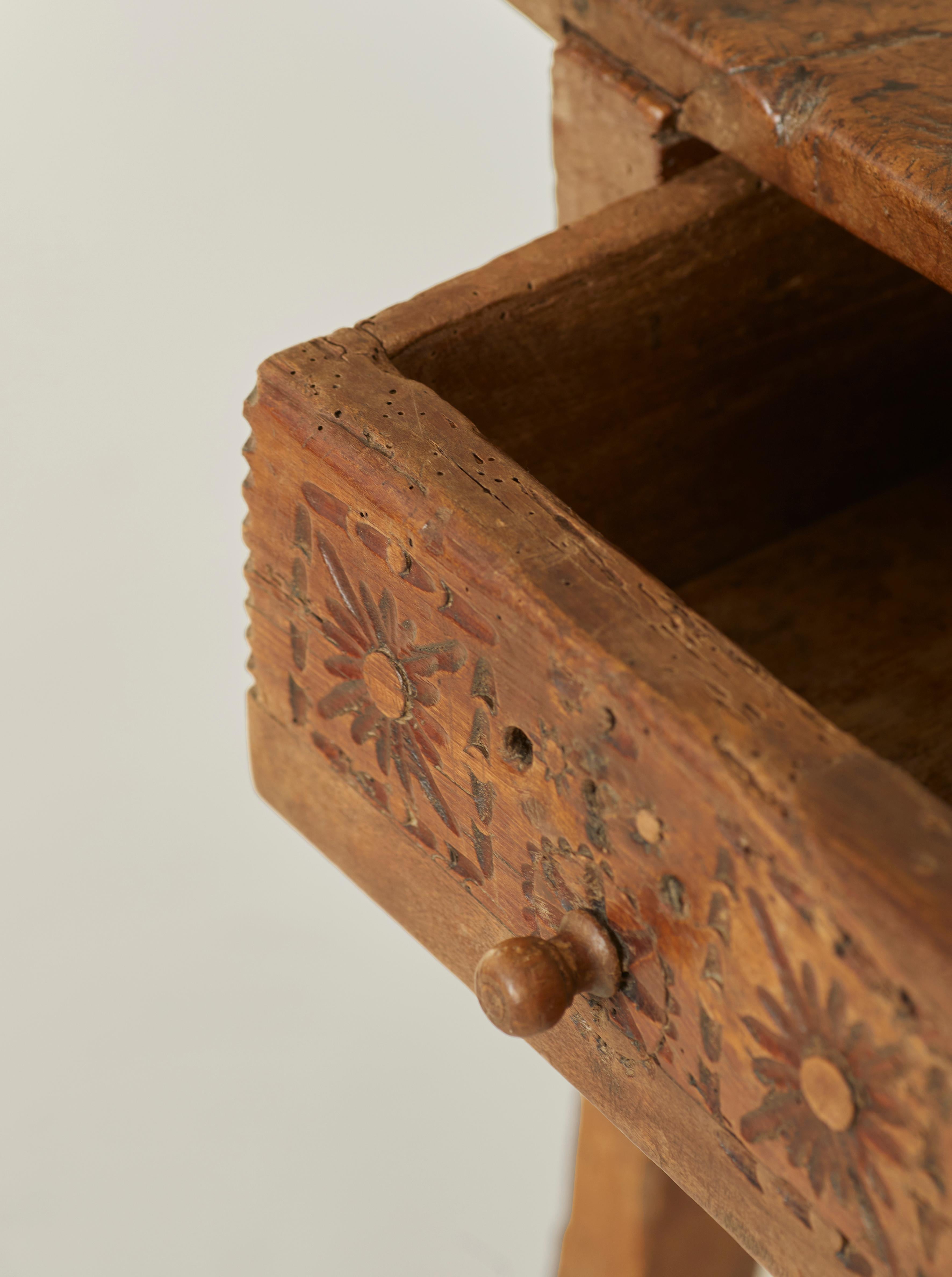18th Century and Earlier Spanish 18th century kitchen work table with carved drawer in solid walnut For Sale