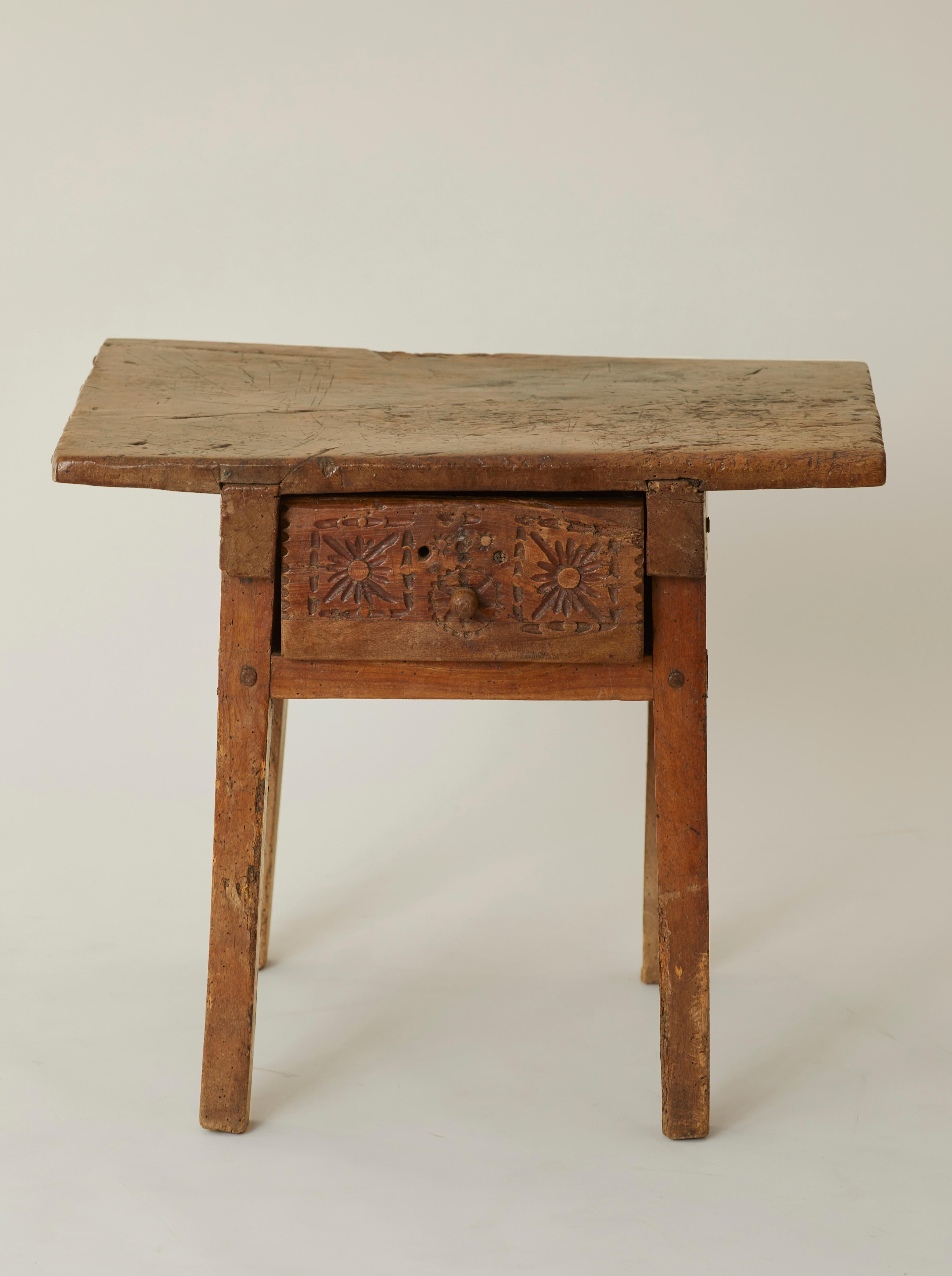 Wood Spanish 18th century kitchen work table with carved drawer in solid walnut For Sale