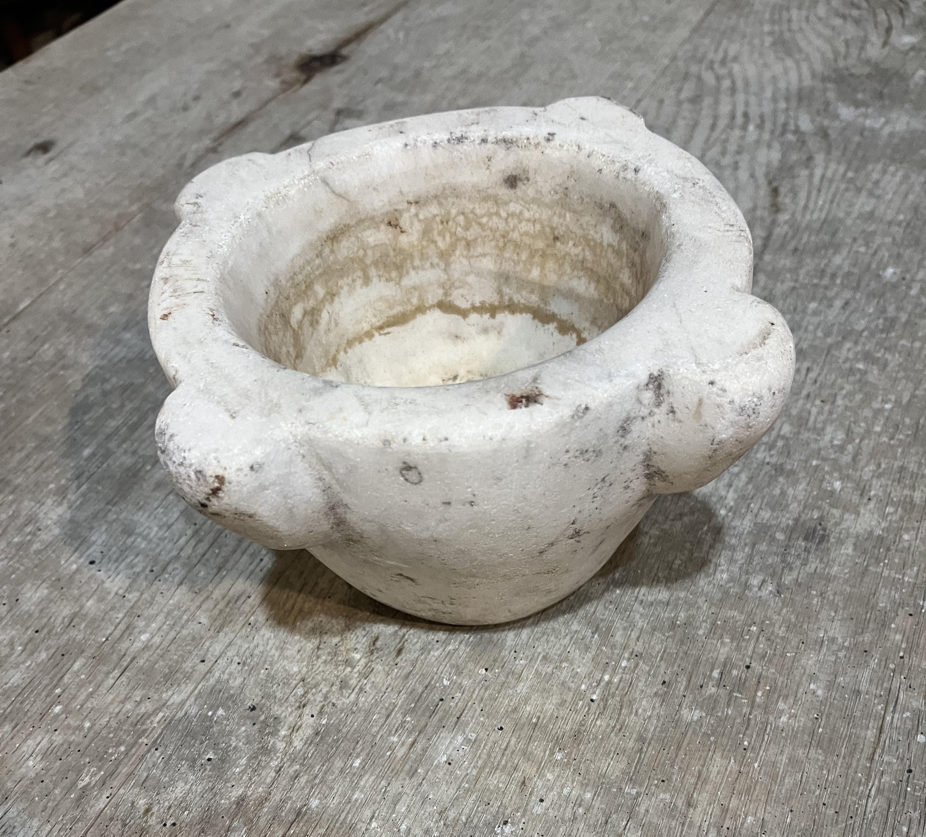 Mortaio di marmo spagnolo del XVIII secolo In condizioni buone in vendita a Round Top, TX
