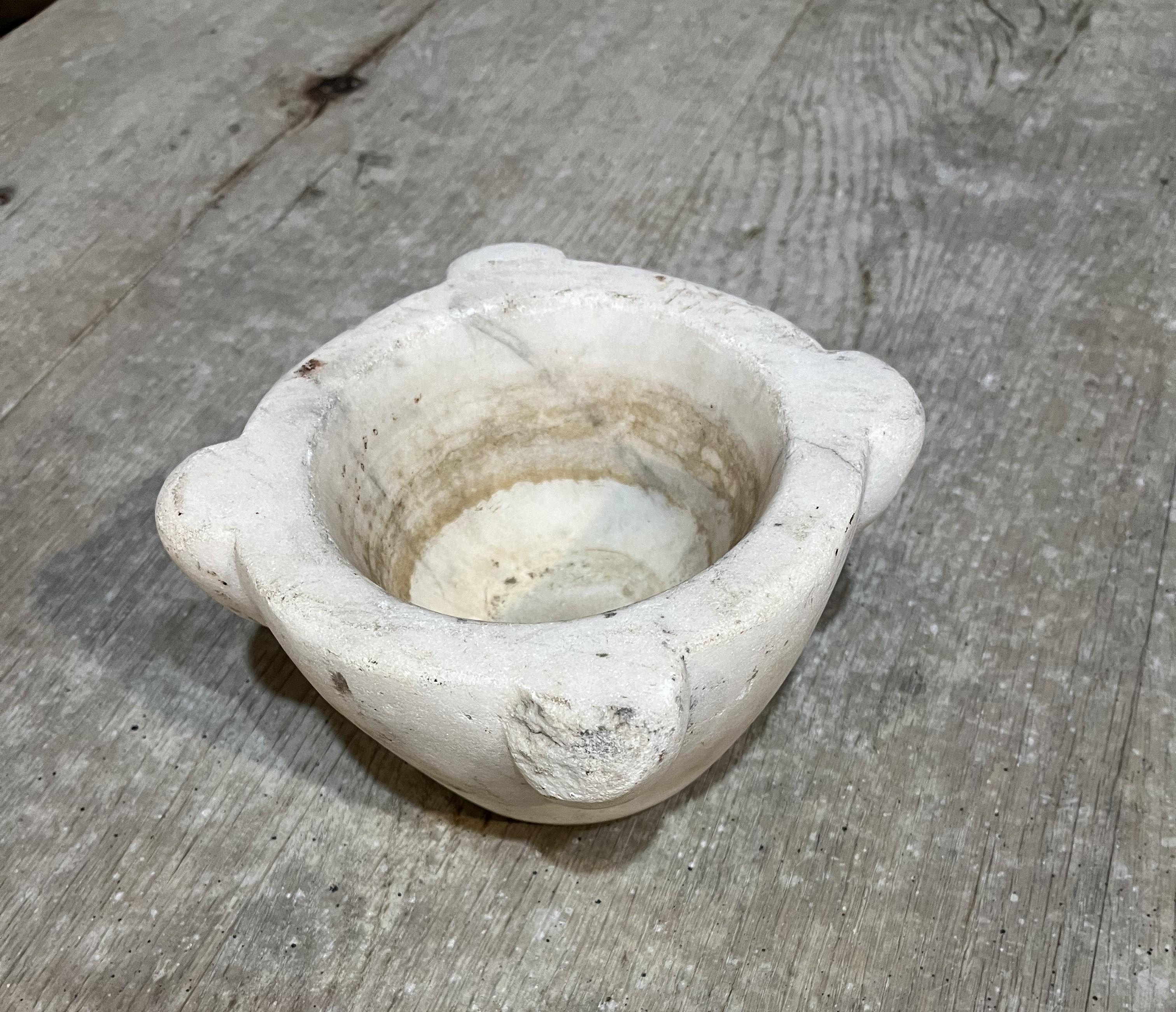 Fino al XVIII secolo Mortaio di marmo spagnolo del XVIII secolo in vendita