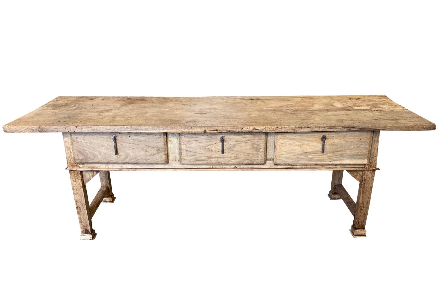 A very beautiful 18th century primitive long console from the Catalan region of Spain. Soundly constructed from washed oak with drawers and a stunning solid board top.

 
 