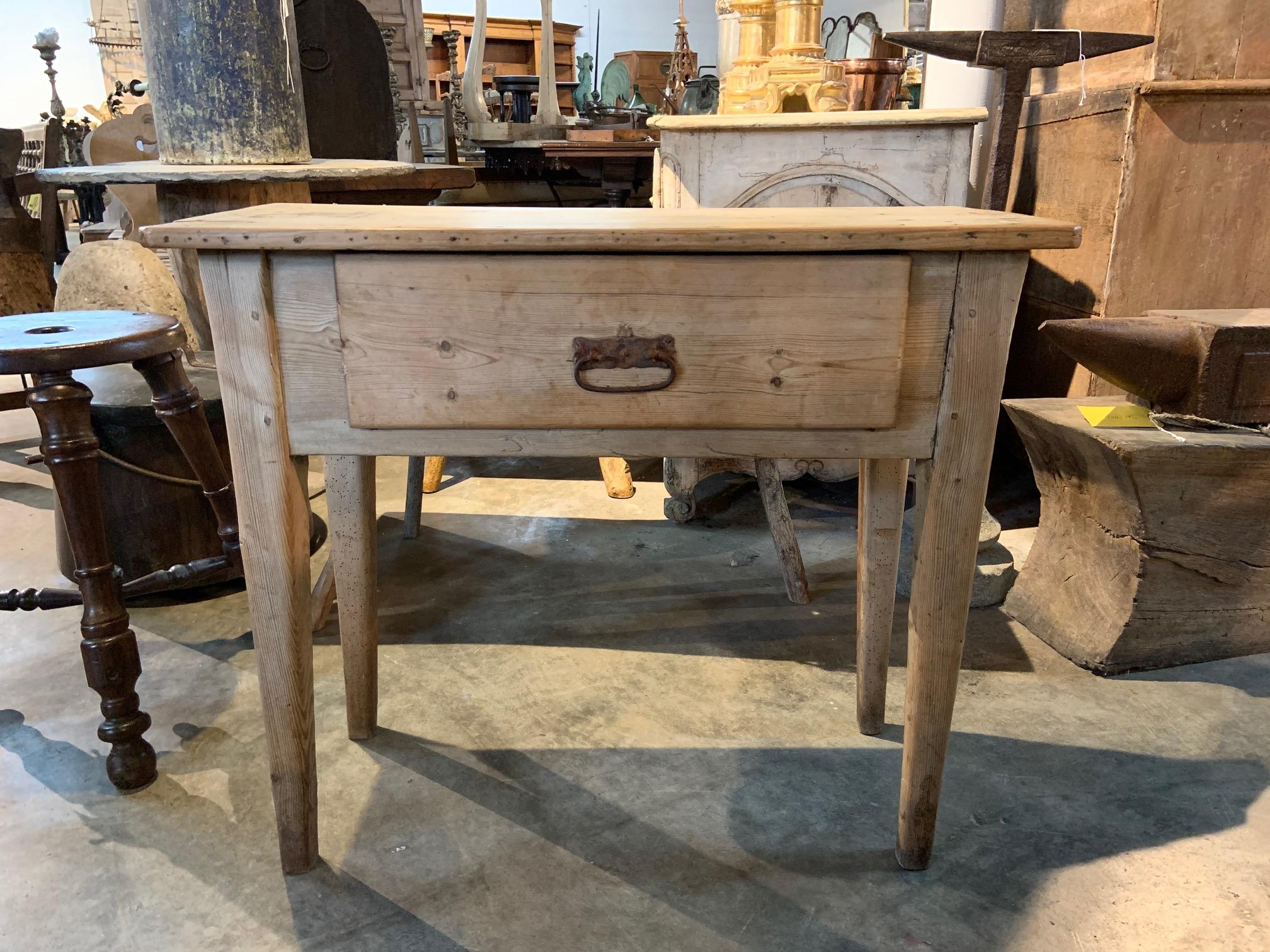 A very charming 18th century side table from the Catalan region of Spain. Sturdily constructed from beautifully patina'd pine with Minimalist lines and a single drawer.