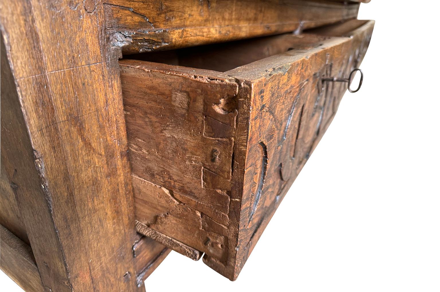 Commode da sacrestia spagnolo del XVIII secolo in vendita 5