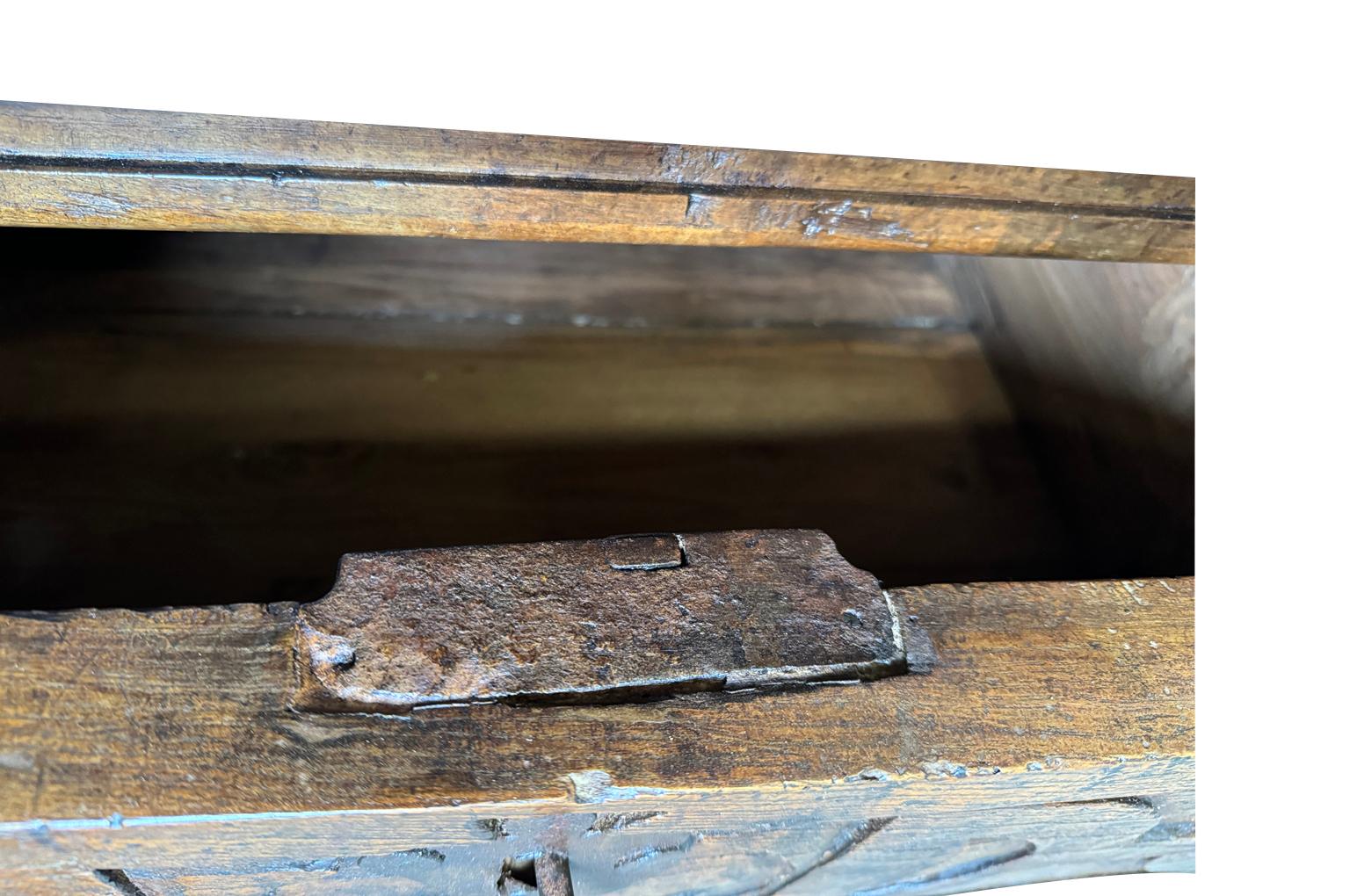 Commode da sacrestia spagnolo del XVIII secolo in vendita 6