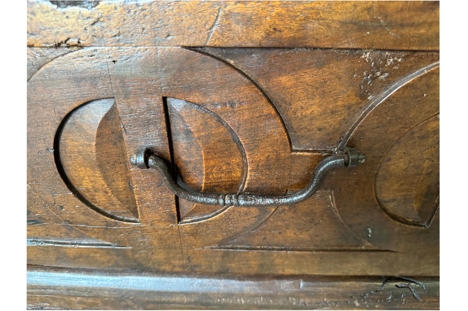 Commode da sacrestia spagnolo del XVIII secolo in vendita 8