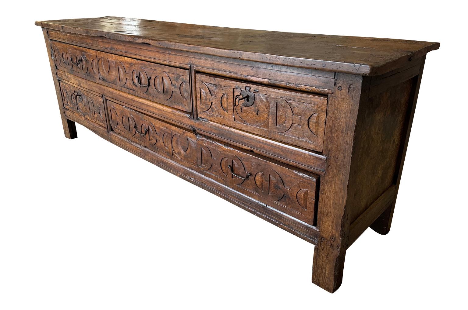 Spagnolo Commode da sacrestia spagnolo del XVIII secolo in vendita
