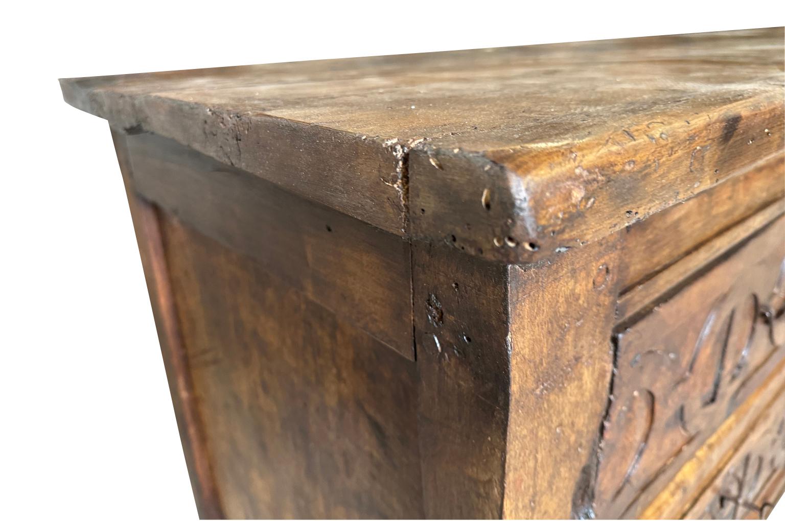 Commode da sacrestia spagnolo del XVIII secolo in vendita 3