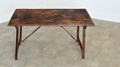 Table espagnole du XVIIIe siècle à plateau monobloc en noyer et fer