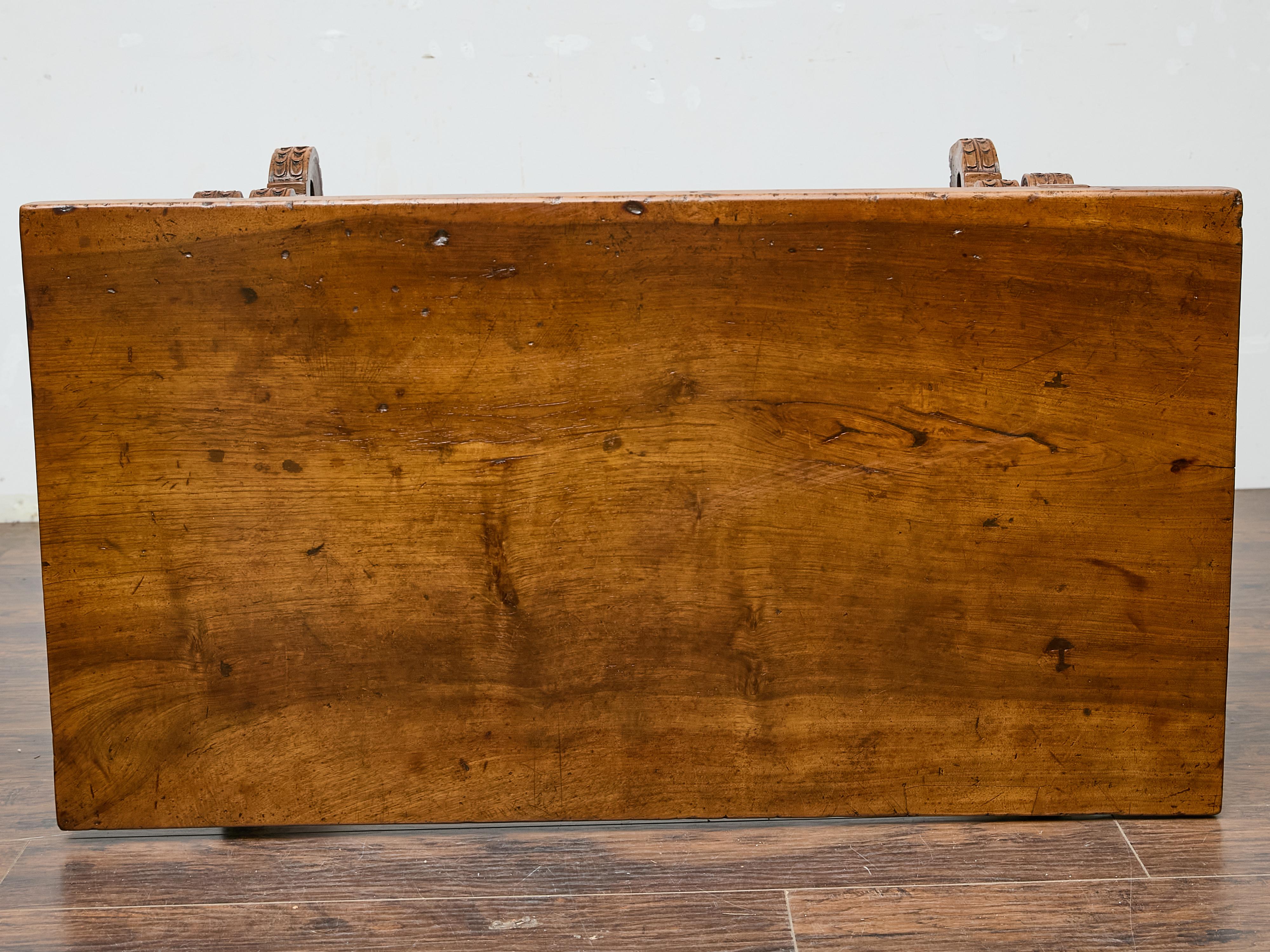 Spanish 18th Century Walnut Fratino Table with Carved Legs and Iron Stretcher For Sale 5