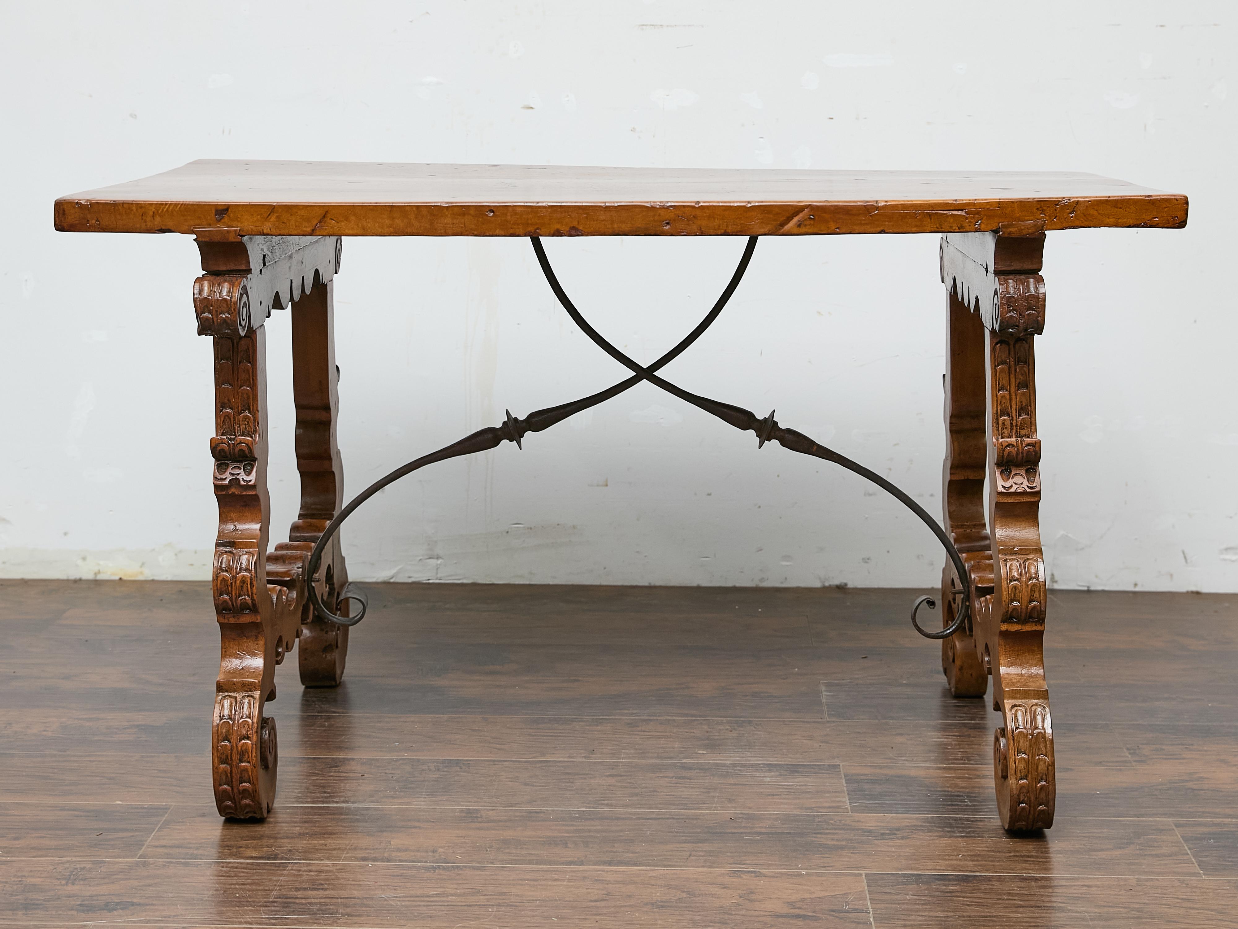 Spanish 18th Century Walnut Fratino Table with Carved Legs and Iron Stretcher For Sale 2