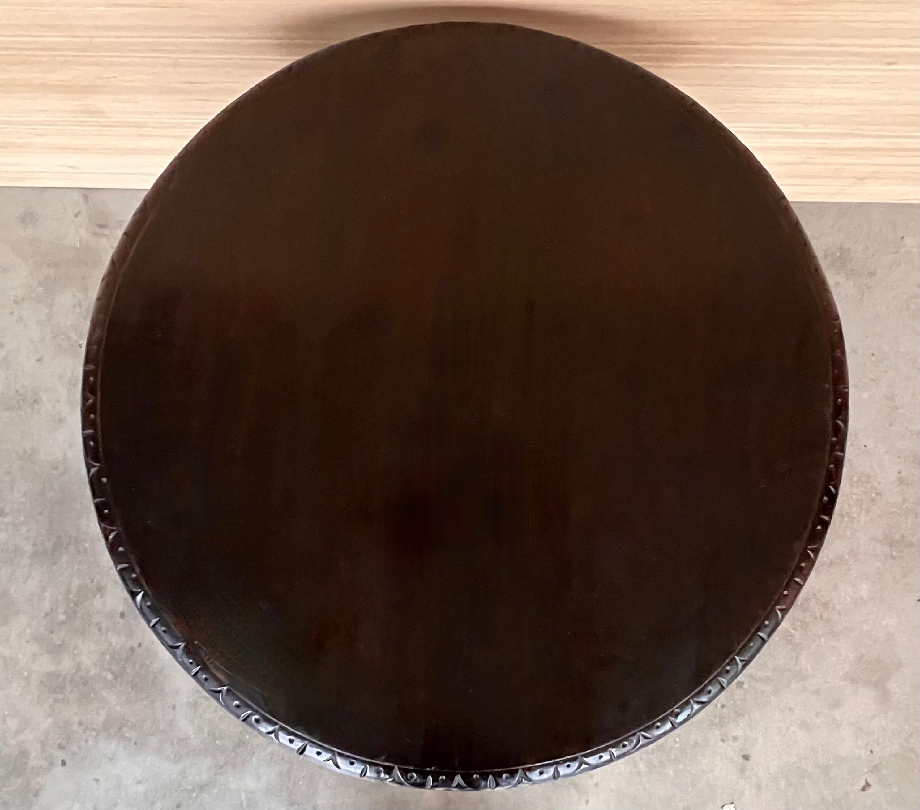 Spanish 1900s Walnut Round Side Table with Solomonic Legs and Beleveled Edges 6
