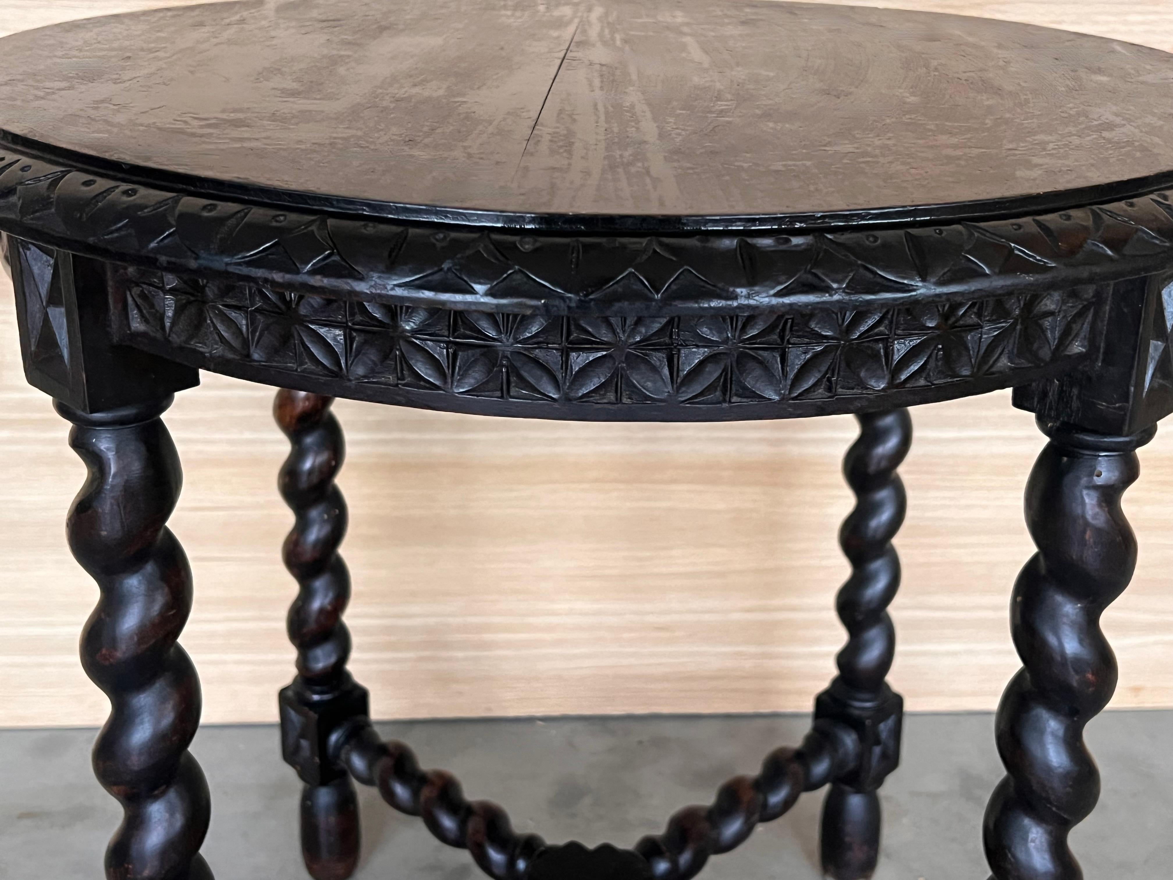 Spanish 1900s Walnut Round Side Table with Solomonic Legs and Beleveled Edges 1