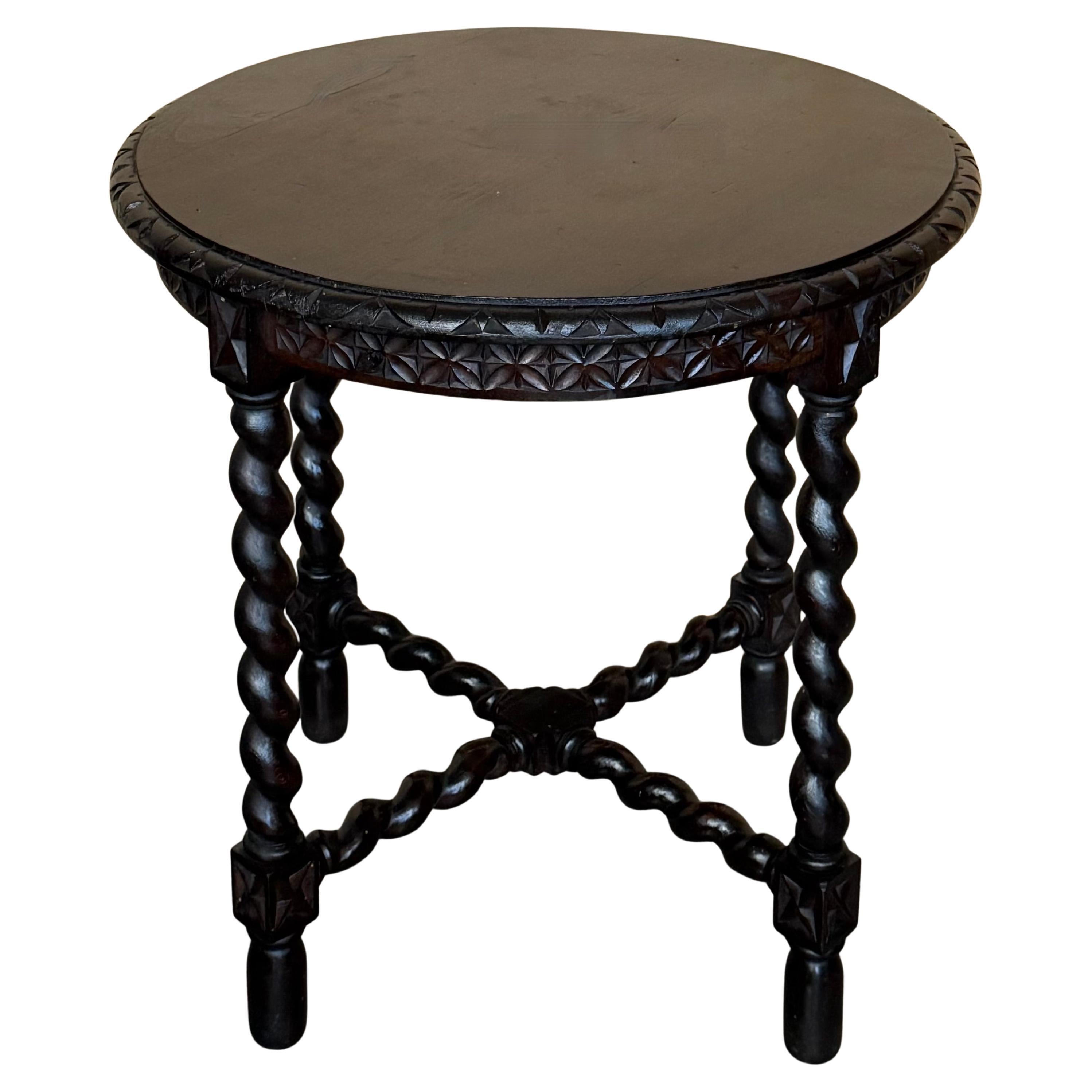 Spanish 1900s Walnut Round Side Table with Solomonic Legs and Beleveled Edges