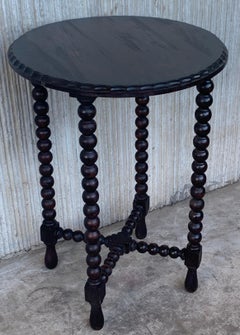 Spanish 1900s Walnut Round Side Table with Turned Legs and Beleveled Edges