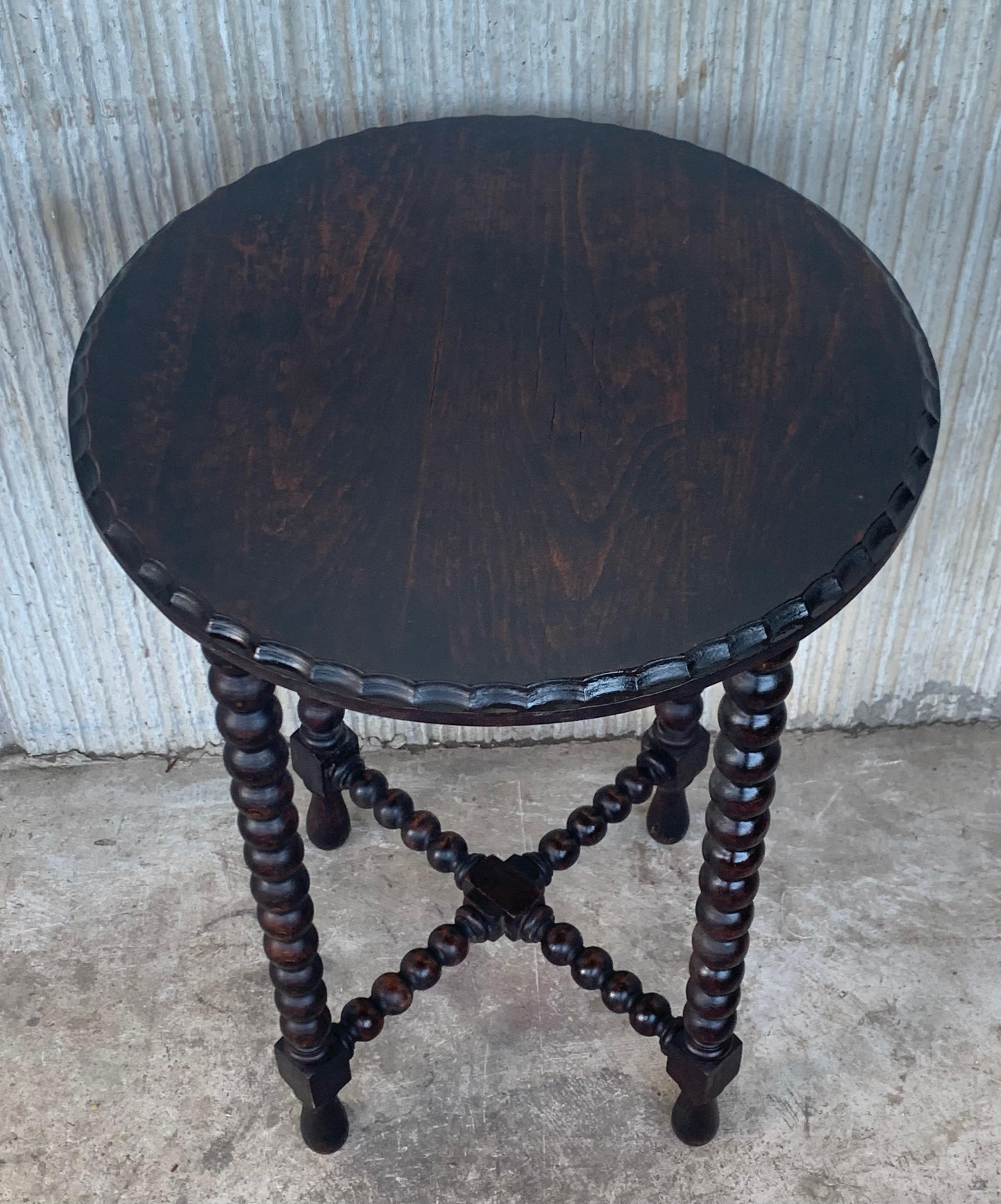 Baroque Spanish 1900s Walnut Round Side Table with Turned Legs and Beleveled Edges