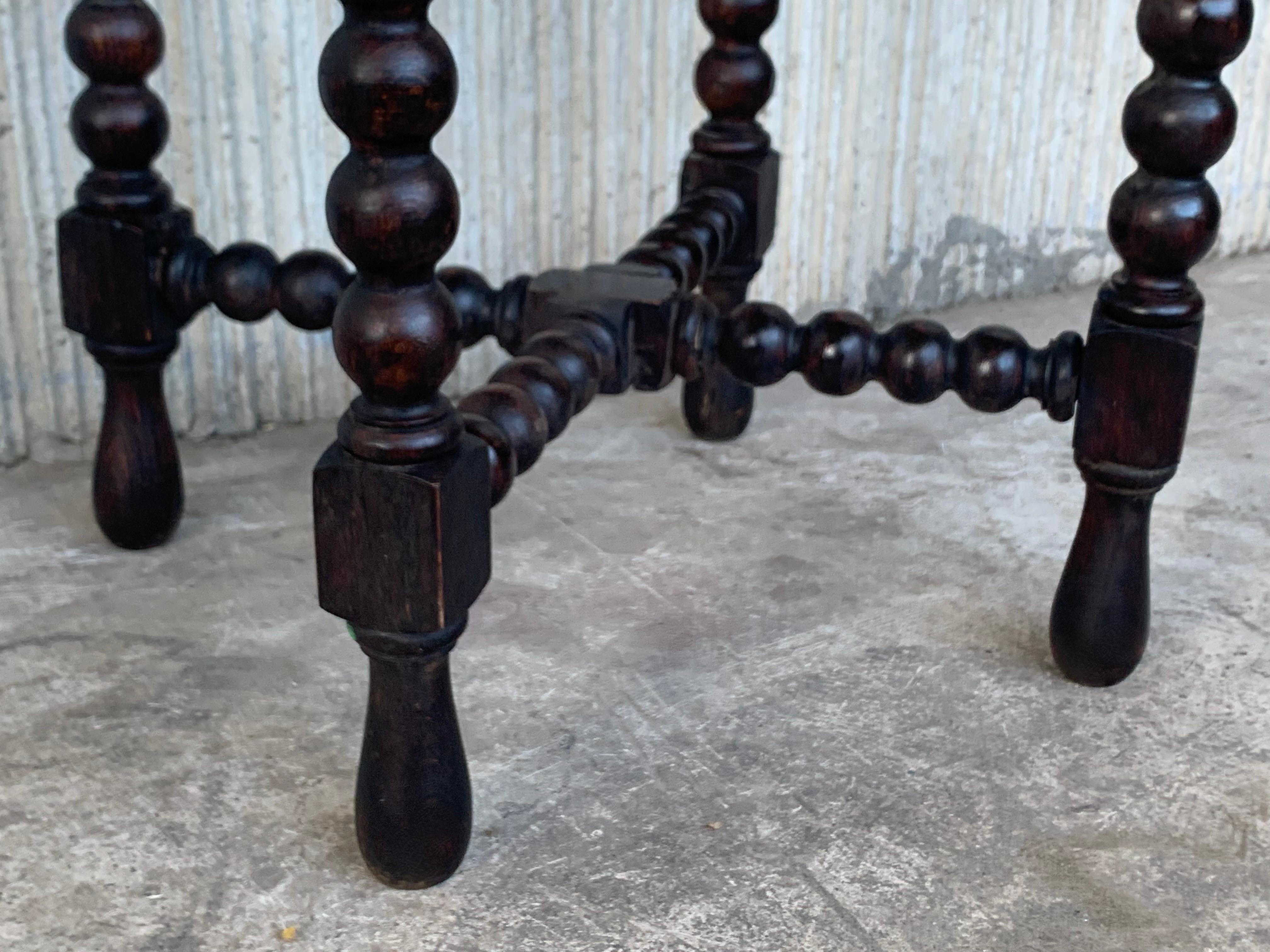 20th Century Spanish 1900s Walnut Round Side Table with Turned Legs and Beleveled Edges