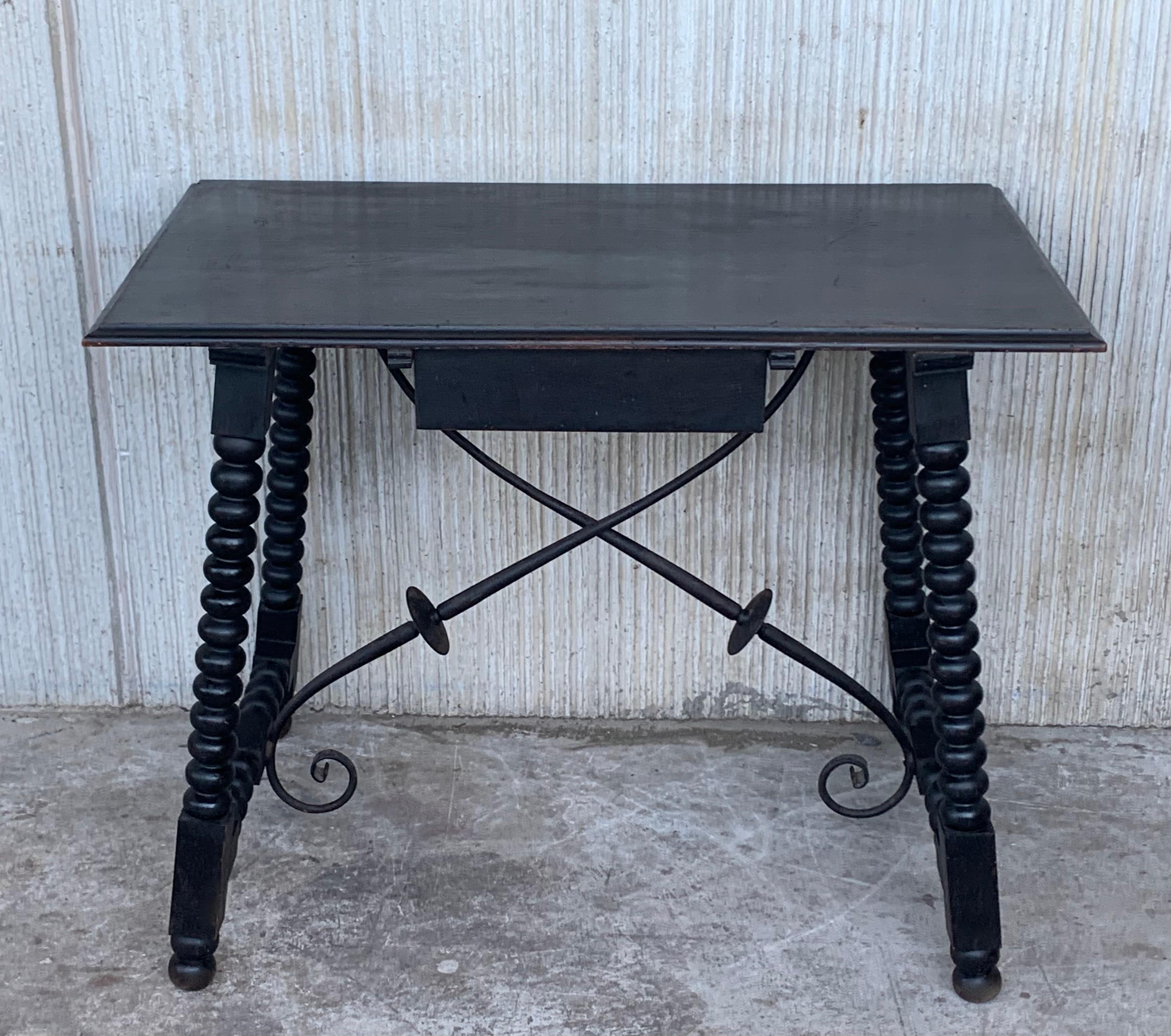 Baroque Spanish 1900s Walnut Side Table with Single Drawer and Iron Stretcher For Sale