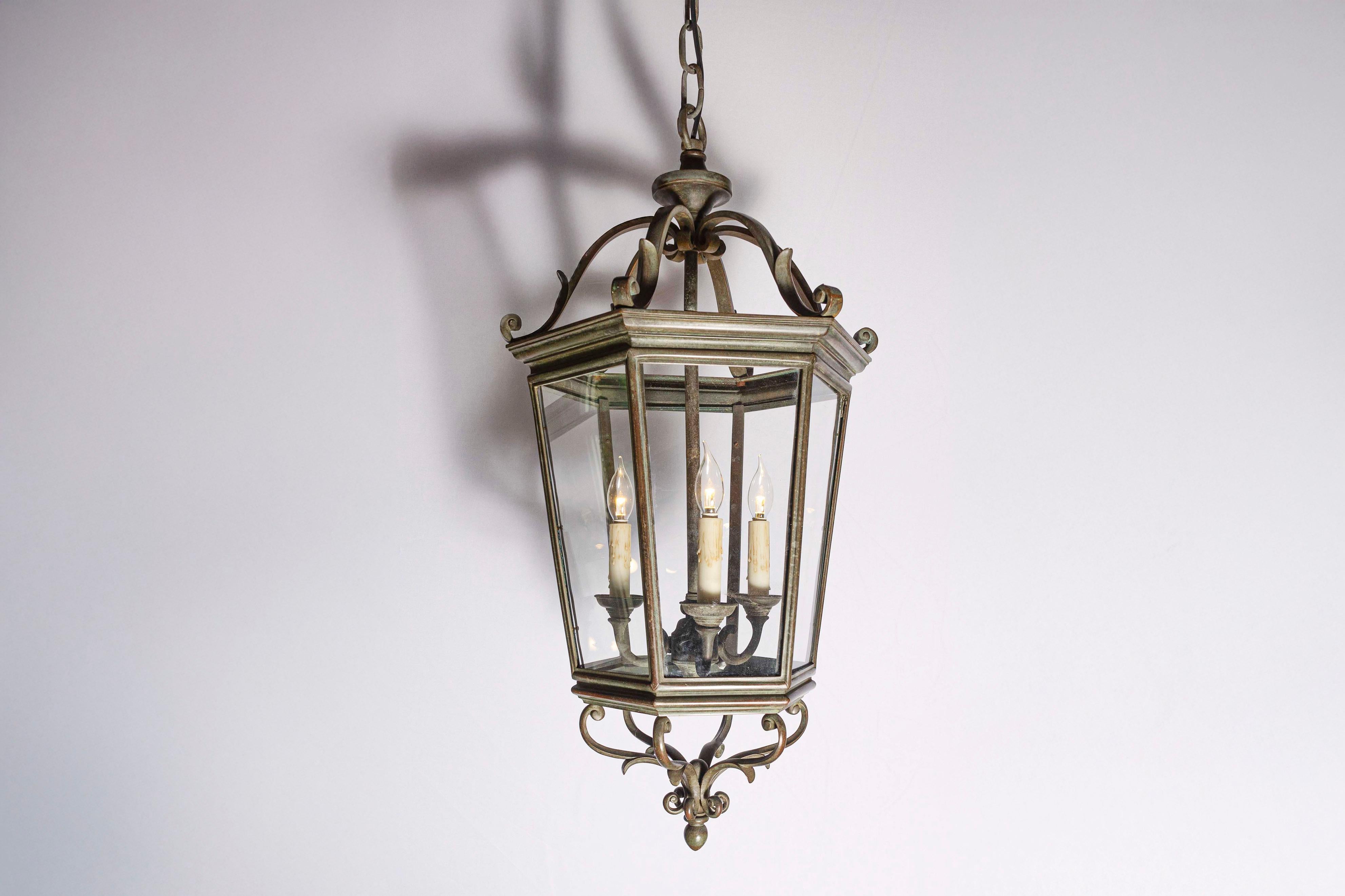 A Spanish hexagonal bronze lantern from the early 20th century, similar to the style of the Plaza de España built for the great exhibition of 1929. Created in Spain during the early years of the 20th century, this bronze lantern features an